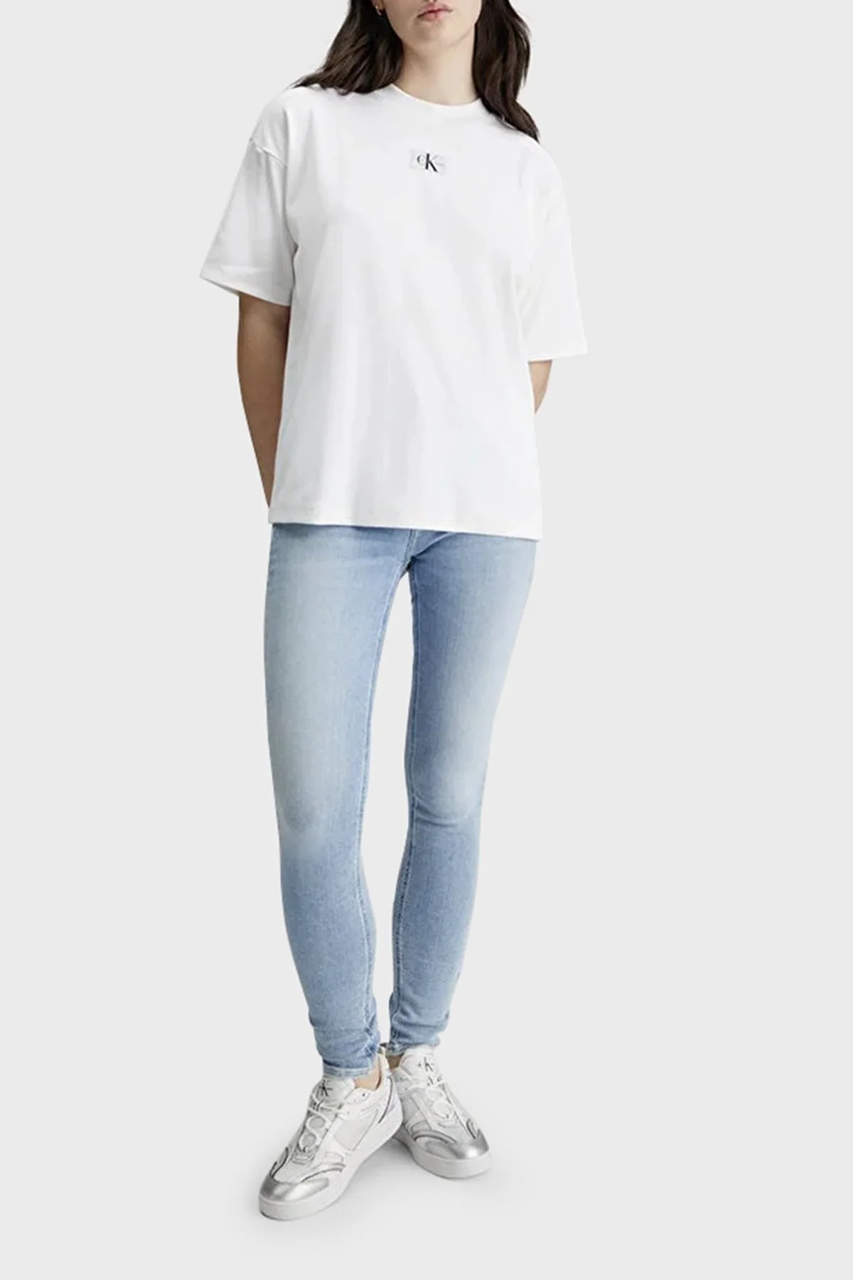 Calvin Klein Logolu Pamuklu Bisiklet Yaka Boyfriend J20J223419YAF Bayan T Shirt J20J223419 YAF BEYAZ - 3