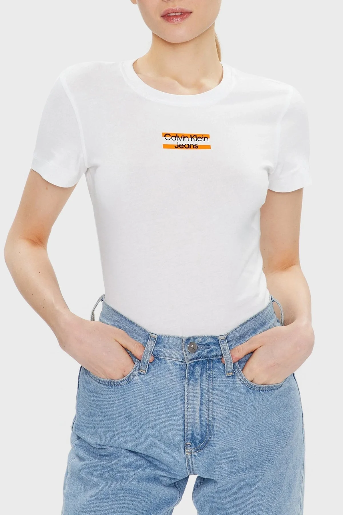 Calvin Klein Logolu Pamuklu Bisiklet Yaka Regular Fit J20J220720 YAF Bayan T Shirt J20J220720 YAF BEYAZ - 1