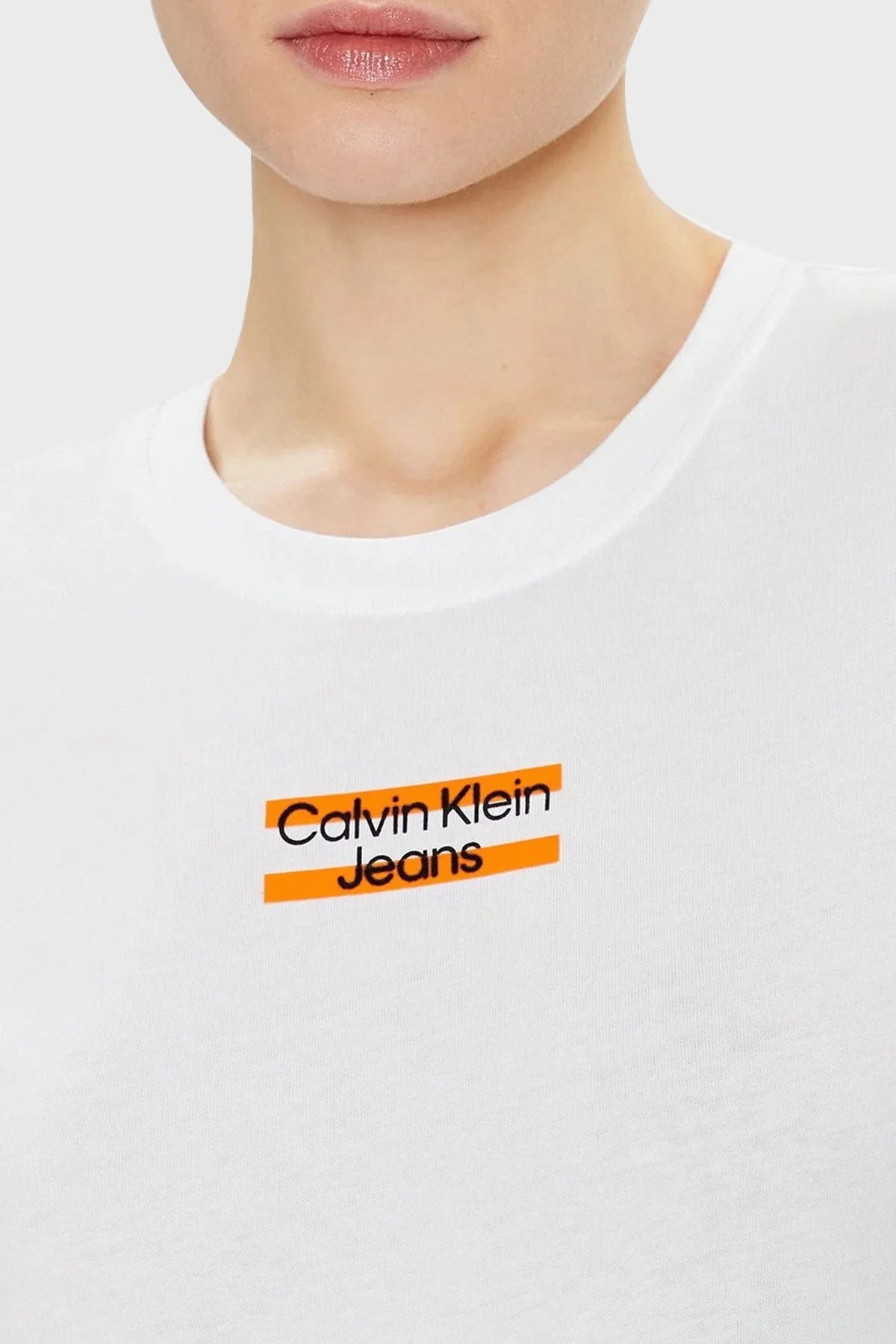 Calvin Klein Logolu Pamuklu Bisiklet Yaka Regular Fit J20J220720 YAF Bayan T Shirt J20J220720 YAF BEYAZ - 3