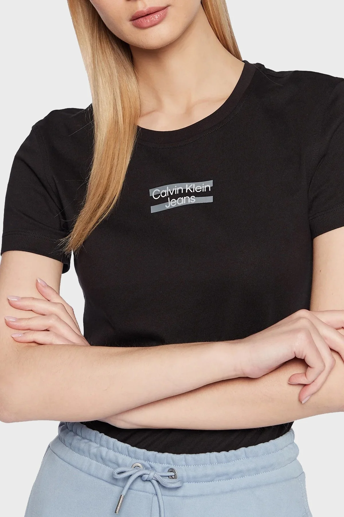 Calvin Klein Logolu Pamuklu Bisiklet Yaka Regular Fit J20J220720BEH Bayan T Shirt J20J220720 BEH SİYAH - 4