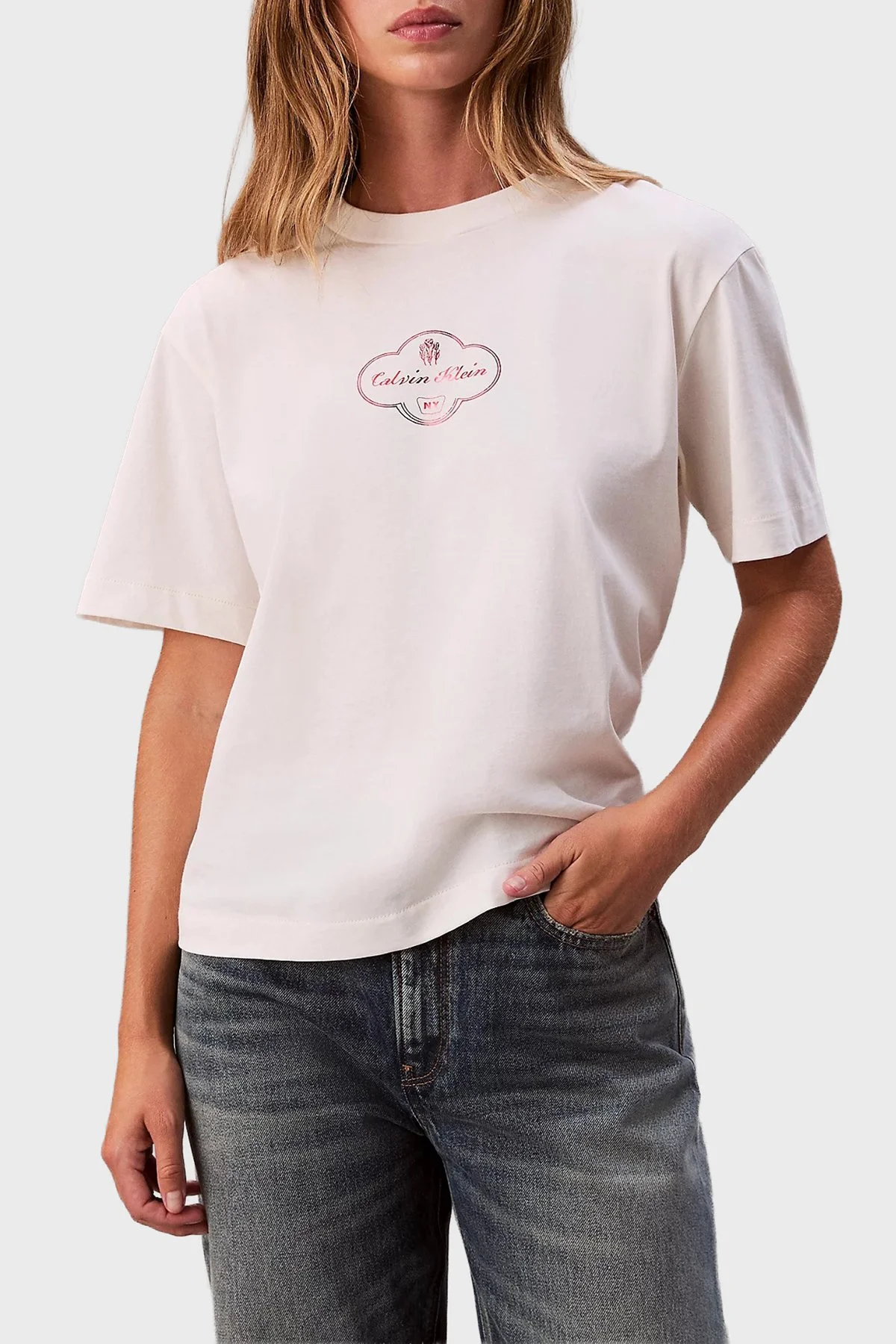 Calvin Klein Logolu Pamuklu Boxy Fit Bisiklet Yaka LV047E811GYBH Bayan T Shirt LV047E811G YBH KREM - 1