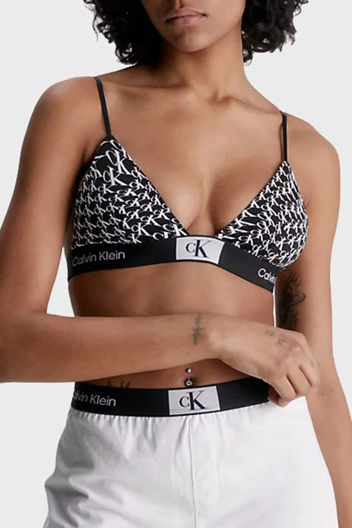 Calvin Klein Logolu Pamuklu Bralet 000QF7217EACR Bayan Sütyen 000QF7217E ACR SİYAH-BEYAZ - 1