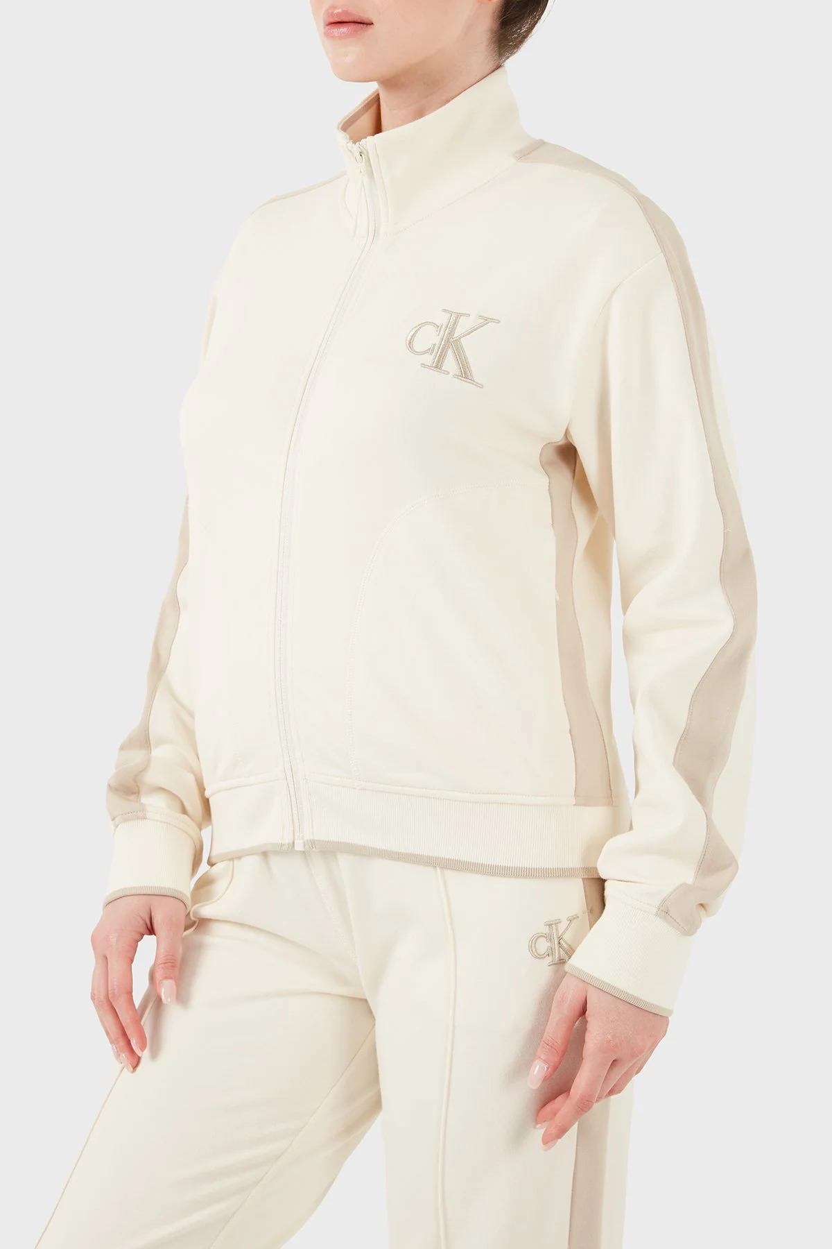 Calvin Klein Logolu Pamuklu Dik Yaka Fermuarlı Kadın Ceket LV047E226G YAC BEJ - 4