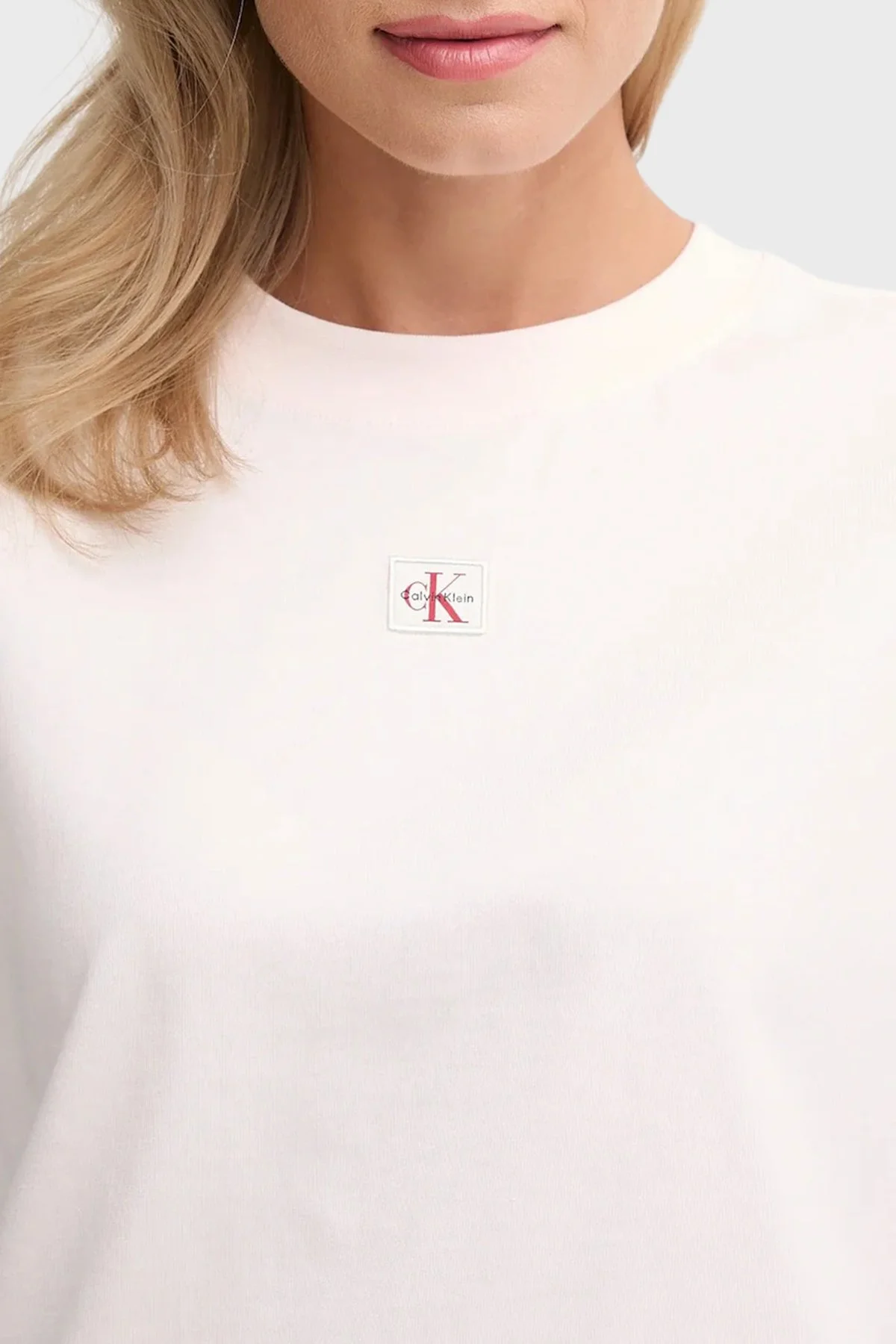 Calvin Klein Logolu Pamuklu Oversize Bisiklet Yaka LV047D204GWFI Bayan T Shirt LV047D204G WFI PUDRA - 4