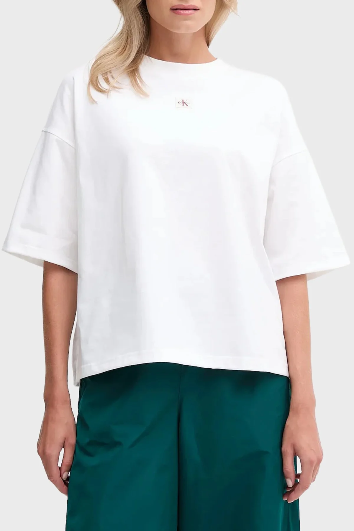 Calvin Klein Logolu Pamuklu Oversize Bisiklet Yaka LV047D204GYAA Bayan T Shirt LV047D204G YAA BEYAZ - 1