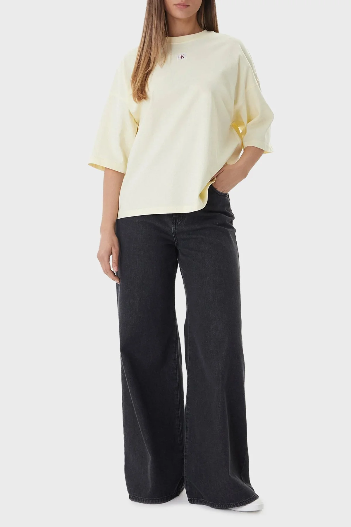 Calvin Klein Logolu Pamuklu Oversize Bisiklet Yaka LV047D204GZRK Kadın T Shirt LV047D204G ZRK KREM - 2