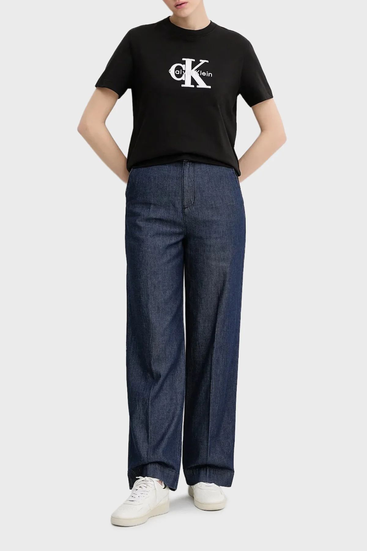 Calvin Klein Logolu Pamuklu Regular Fit Bisiklet Yaka LV047E819GUB1 Bayan T Shirt LV047E819G UB1 SİYAH - 2