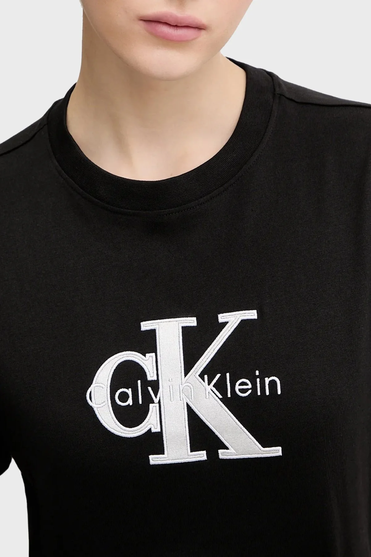 Calvin Klein Logolu Pamuklu Regular Fit Bisiklet Yaka LV047E819GUB1 Bayan T Shirt LV047E819G UB1 SİYAH - 4