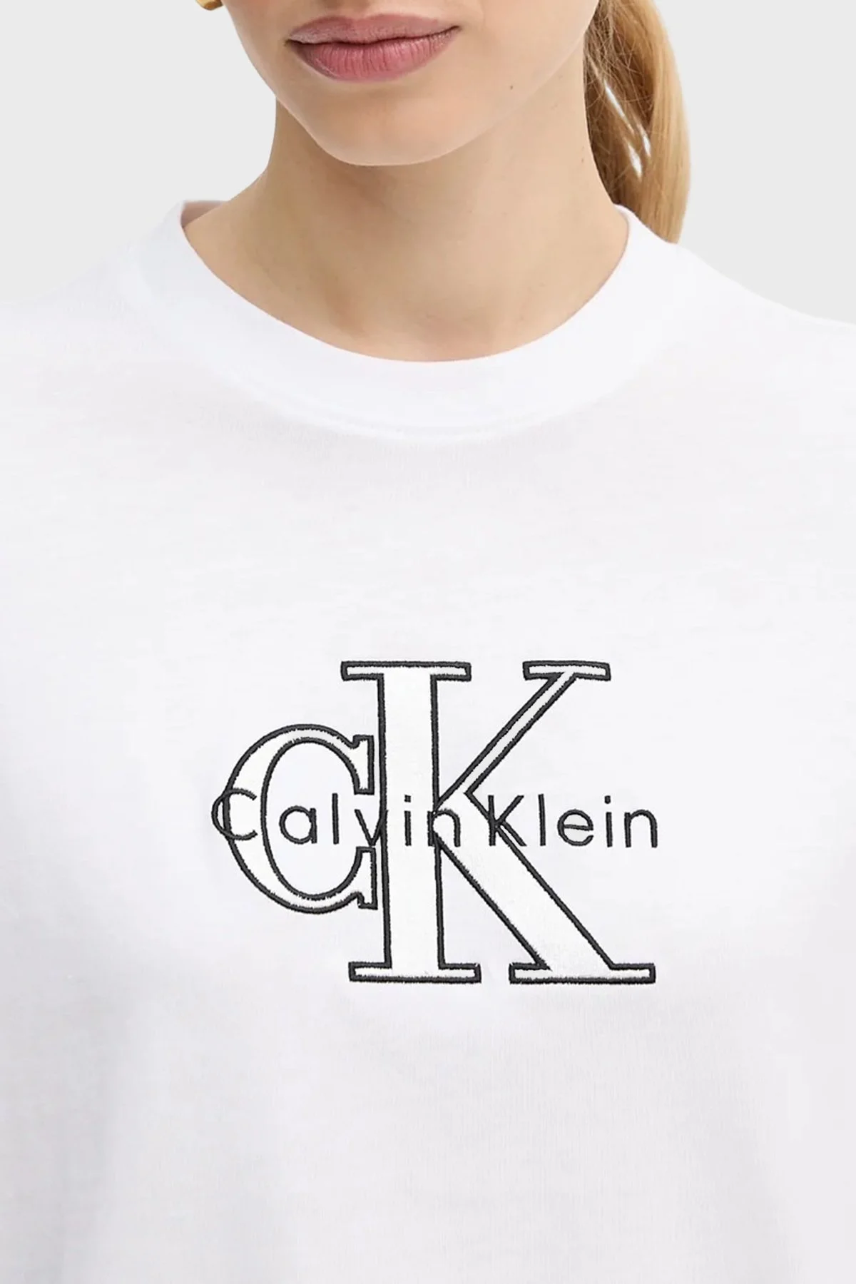 Calvin Klein Logolu Pamuklu Regular Fit Bisiklet Yaka LV047E819GYAA Bayan T Shirt LV047E819G YAA BEYAZ - 4