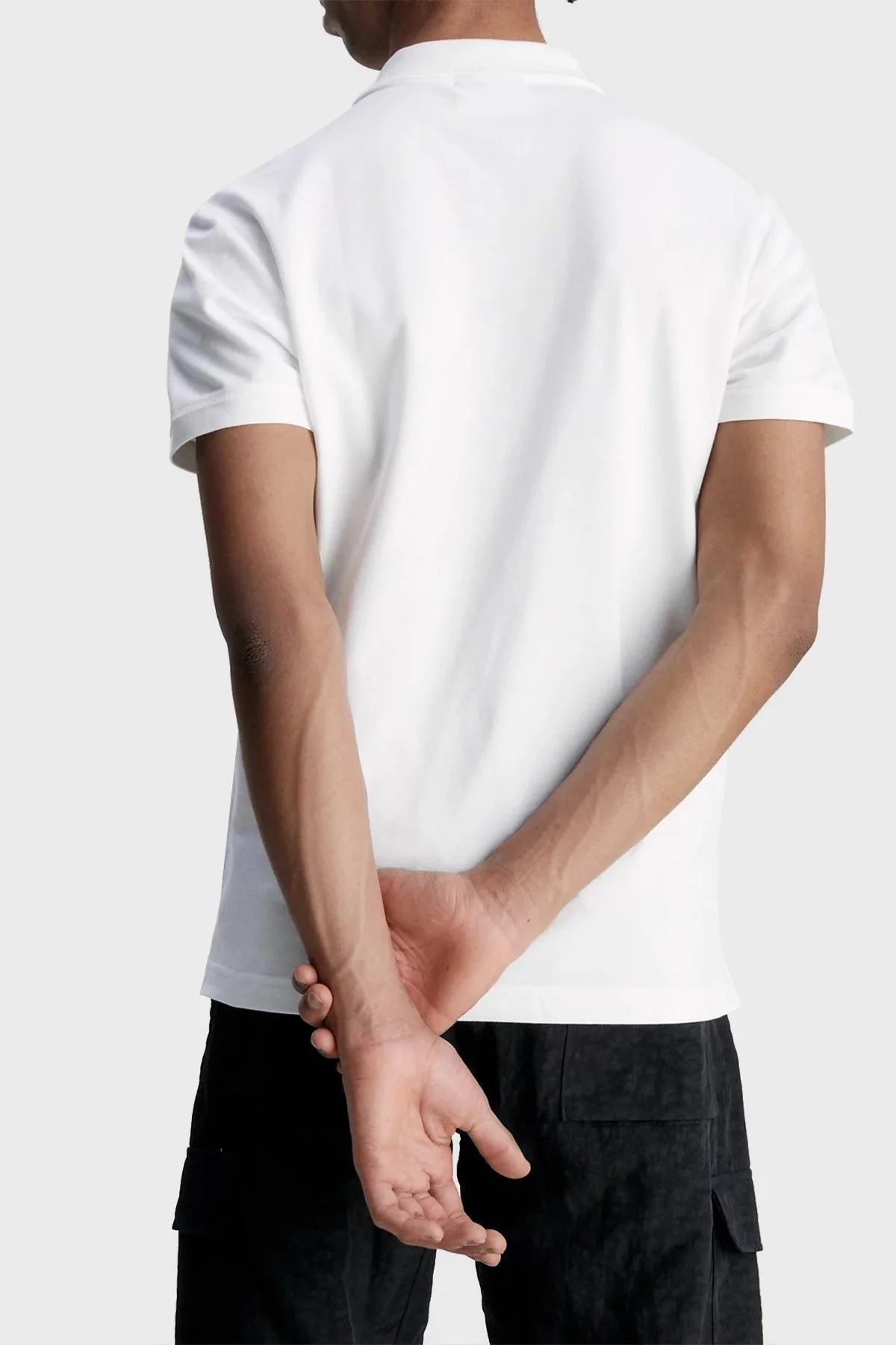 Calvin Klein Logolu Pamuklu Regular Fit J30J322856YAF Erkek Polo Yaka T Shirt J30J322856 YAF BEYAZ - 2