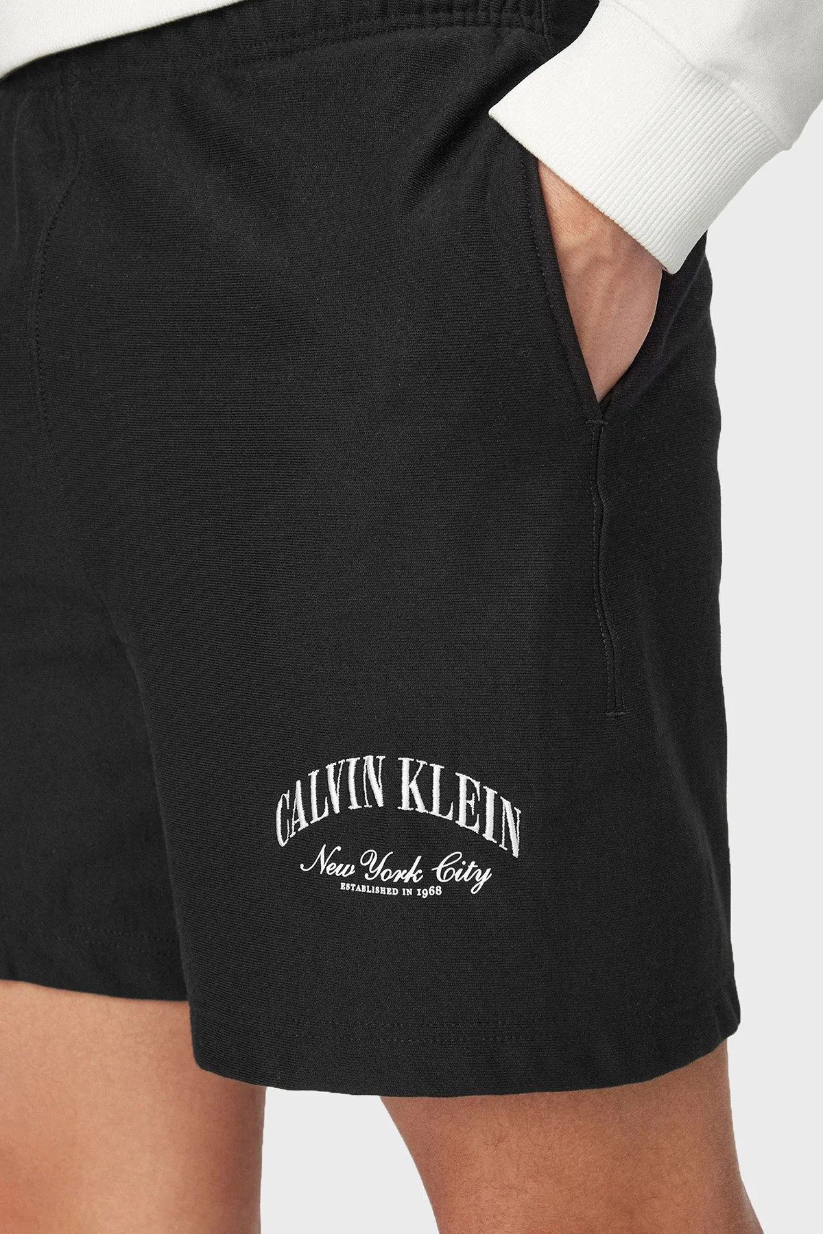 Calvin Klein Logolu Pamuklu Regular Fit Normal Bel LV04RF275GUB1 Erkek Şort LV04RF275G UB1 SİYAH - 4