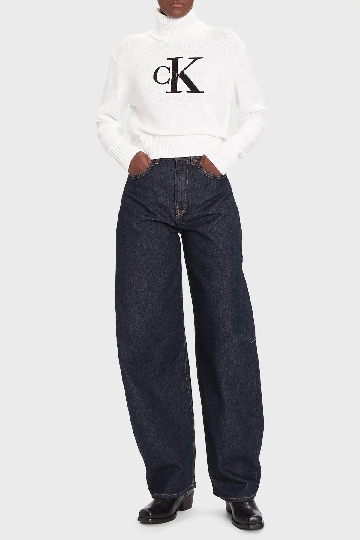 Calvin Klein Logolu Pamuklu Relaxed Fit Balıkçı Yaka LV047D354GYAA Bayan Kazak LV047D354G YAA BEYAZ - 2