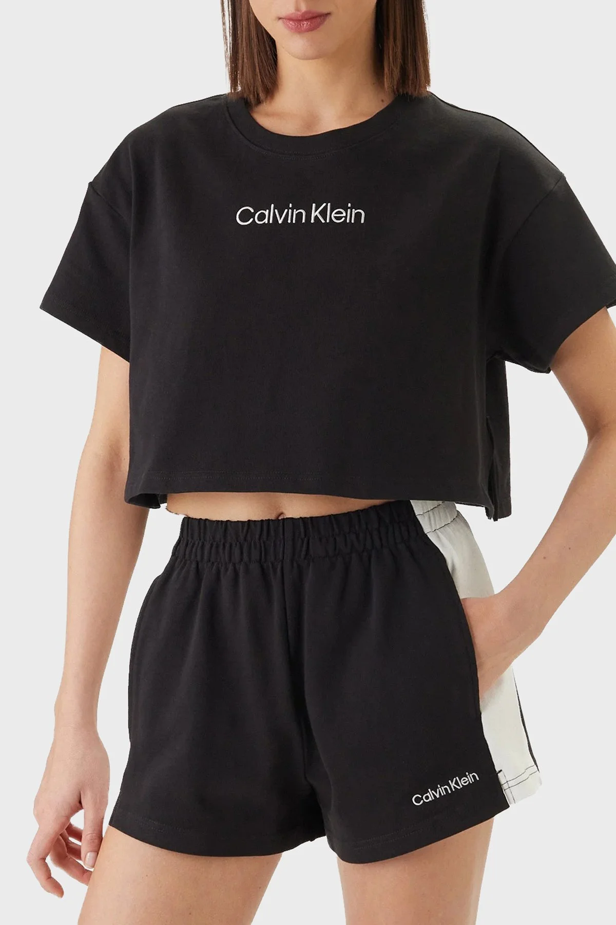 Calvin Klein Logolu Pamuklu Relaxed Fit Bisiklet Yaka LV00Q61201UB1 Bayan Crop LV00Q61201 UB1 SİYAH - 1