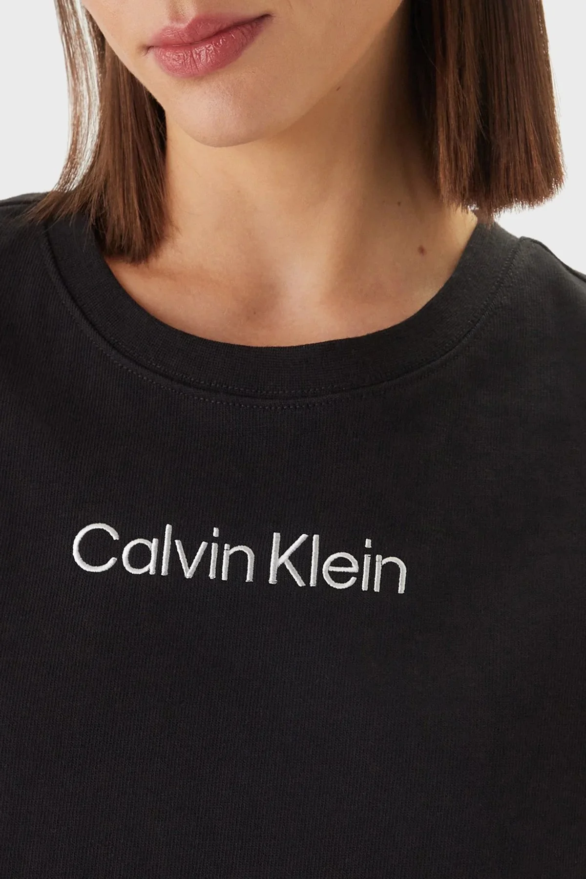 Calvin Klein Logolu Pamuklu Relaxed Fit Bisiklet Yaka LV00Q61201UB1 Bayan Crop LV00Q61201 UB1 SİYAH - 4