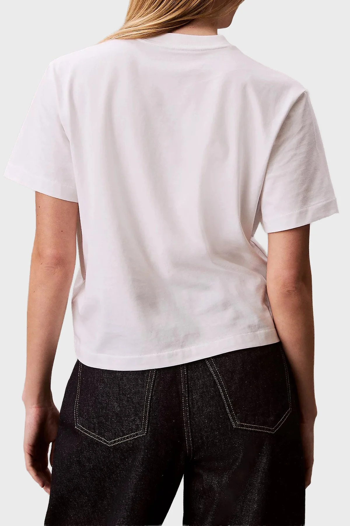 Calvin Klein Logolu Pamuklu Relaxed Fit Bisiklet Yaka LV047F820GYAF Kadın T Shirt LV047F820G YAF BEYAZ - 3