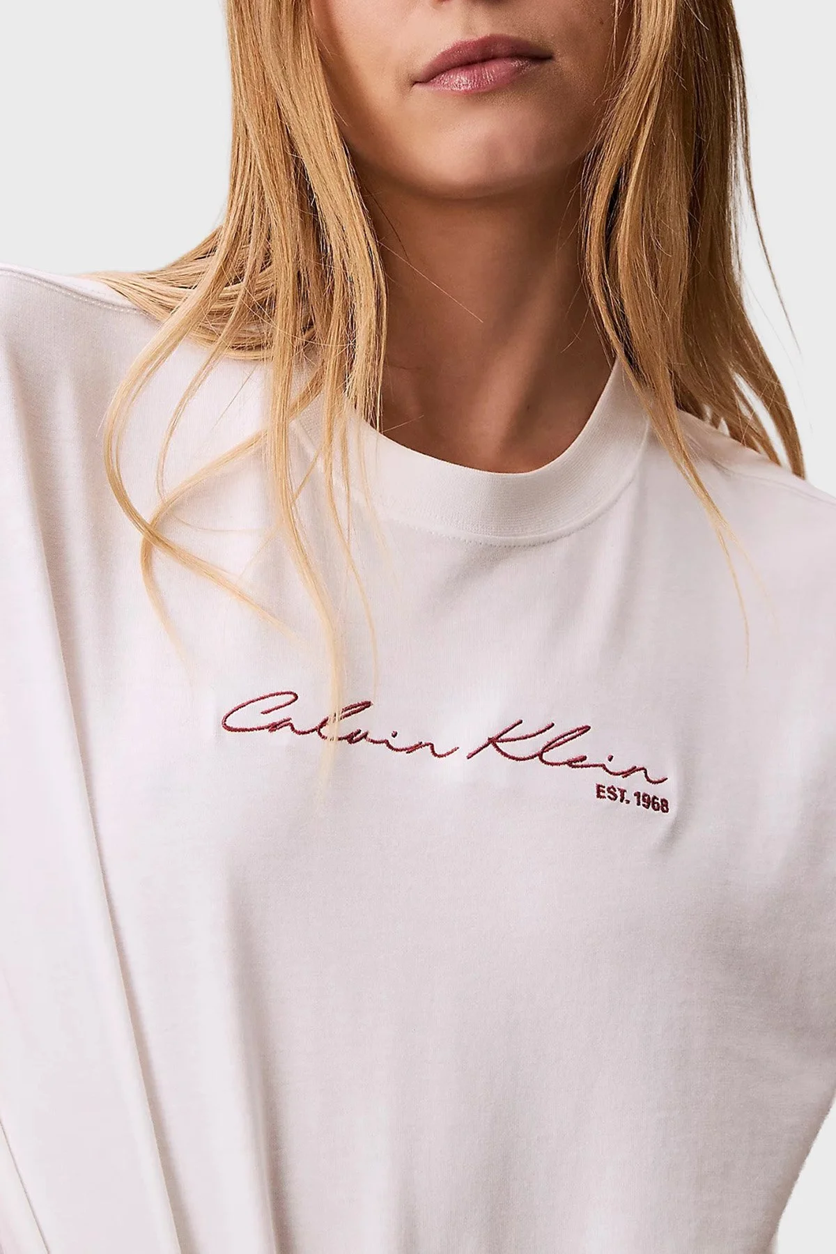 Calvin Klein Logolu Pamuklu Relaxed Fit Bisiklet Yaka LV047F820GYAF Kadın T Shirt LV047F820G YAF BEYAZ - 5