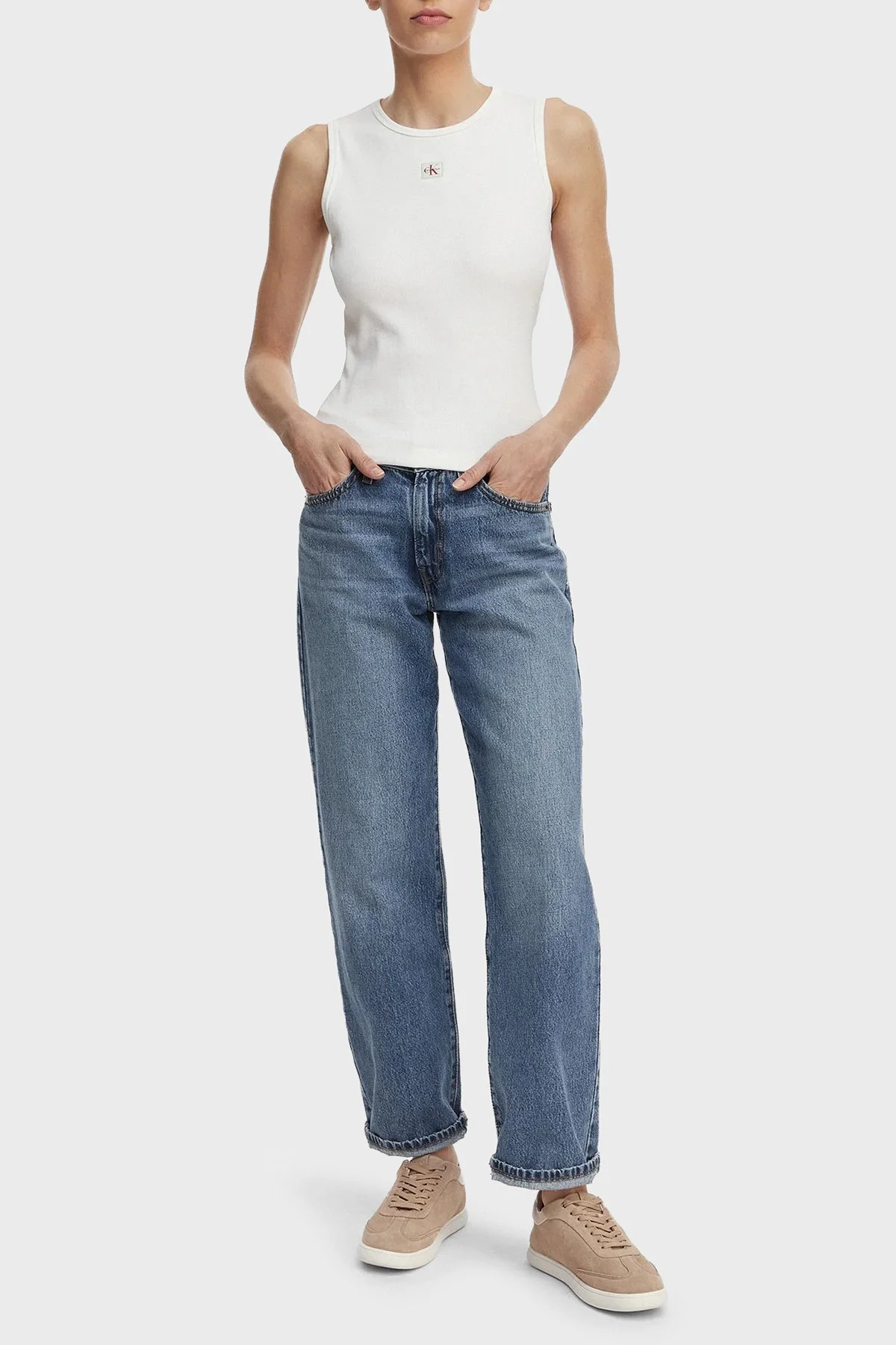 Calvin Klein Logolu Pamuklu Sırt Dekolteli LV047F246GYAF Kadın Top LV047F246G YAF BEYAZ - 2