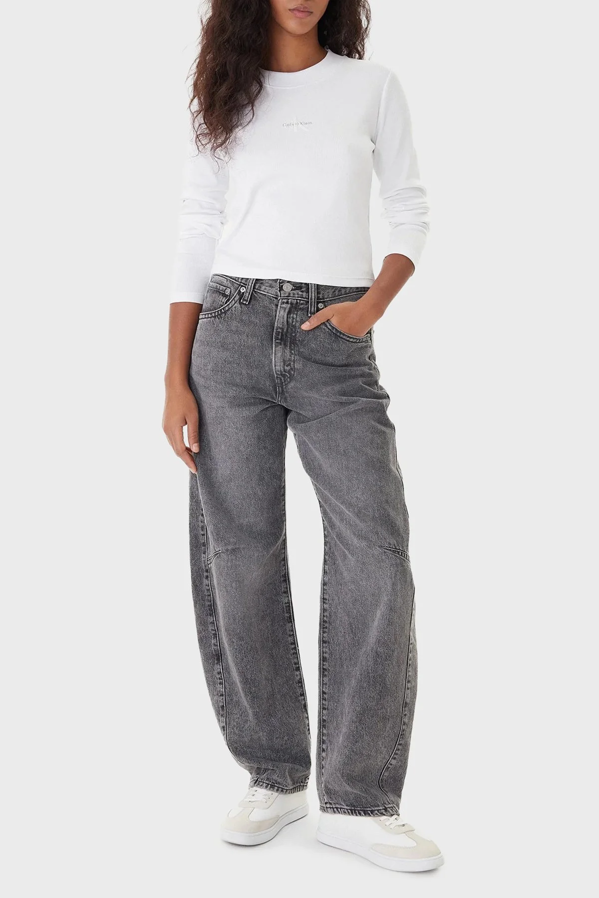 Calvin Klein Logolu Pamuklu Slim Fit Bisiklet Yaka Uzun Kollu LV047A803GYAA Bayan T Shirt LV047A803G YAA BEYAZ - 2