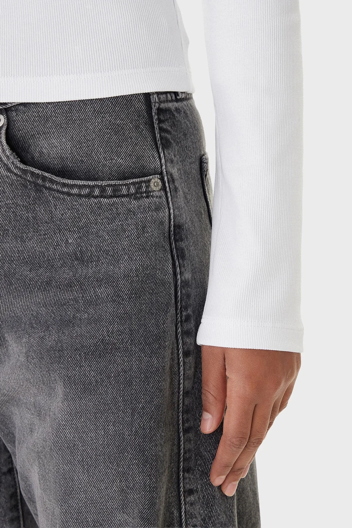 Calvin Klein Logolu Pamuklu Slim Fit Bisiklet Yaka Uzun Kollu LV047A803GYAA Bayan T Shirt LV047A803G YAA BEYAZ - 5