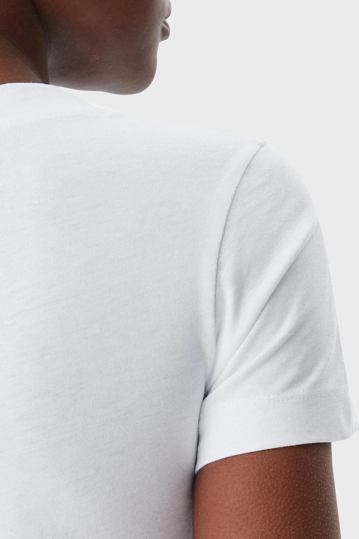 Calvin Klein Logolu Pamuklu V Yaka Regular Fit 2 Pack J20J223447YAA Bayan T Shirt J20J223447 YAA BEYAZ - 11