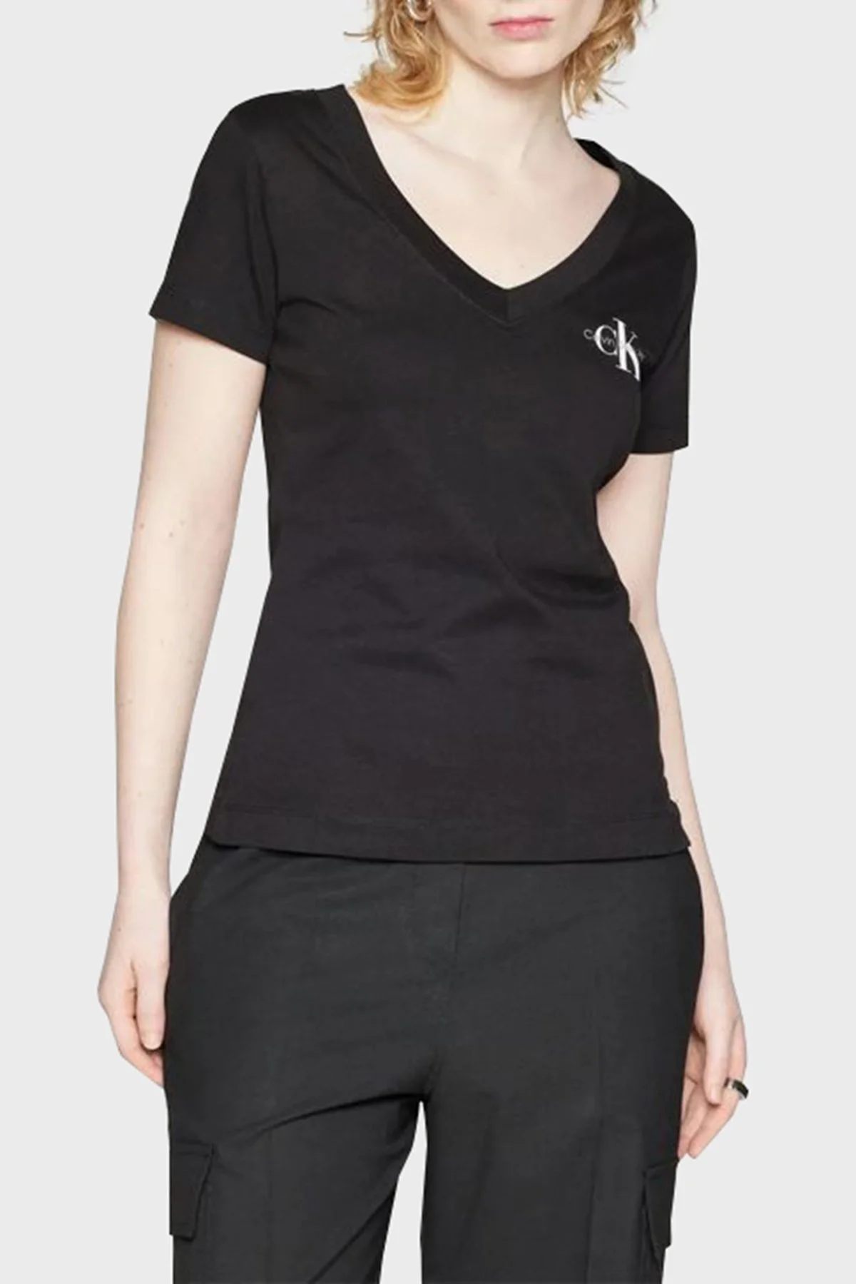 Calvin Klein Logolu Pamuklu V Yaka Relaxed Fit 2 Pack J20J223447BEH Bayan T Shirt J20J223447 BEH SİYAH-BEYAZ - 4