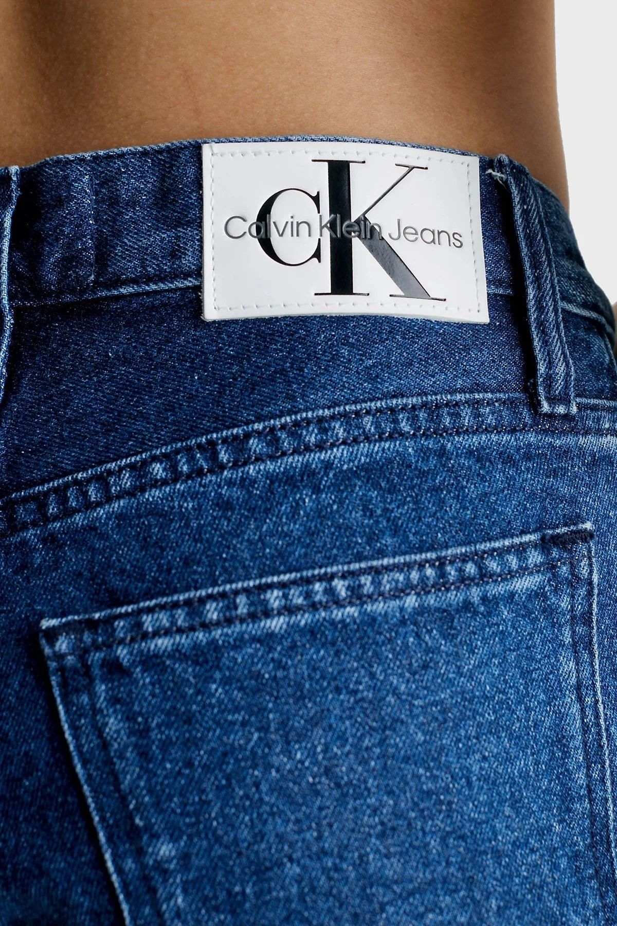 Calvin Klein Logolu Pamuklu Yüksek Bel Daralan Paça Mom Fit J20 Jeans J20J2221991A4 Bayan Kot Pantolon J20J222199 1A4 MAVİ - 3