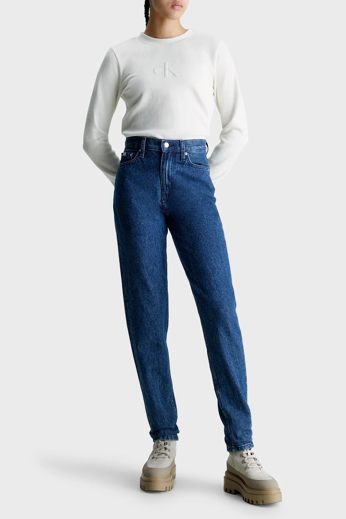 Calvin Klein Logolu Pamuklu Yüksek Bel Daralan Paça Mom Fit J20 Jeans J20J2221991A4 Bayan Kot Pantolon J20J222199 1A4 MAVİ - 1