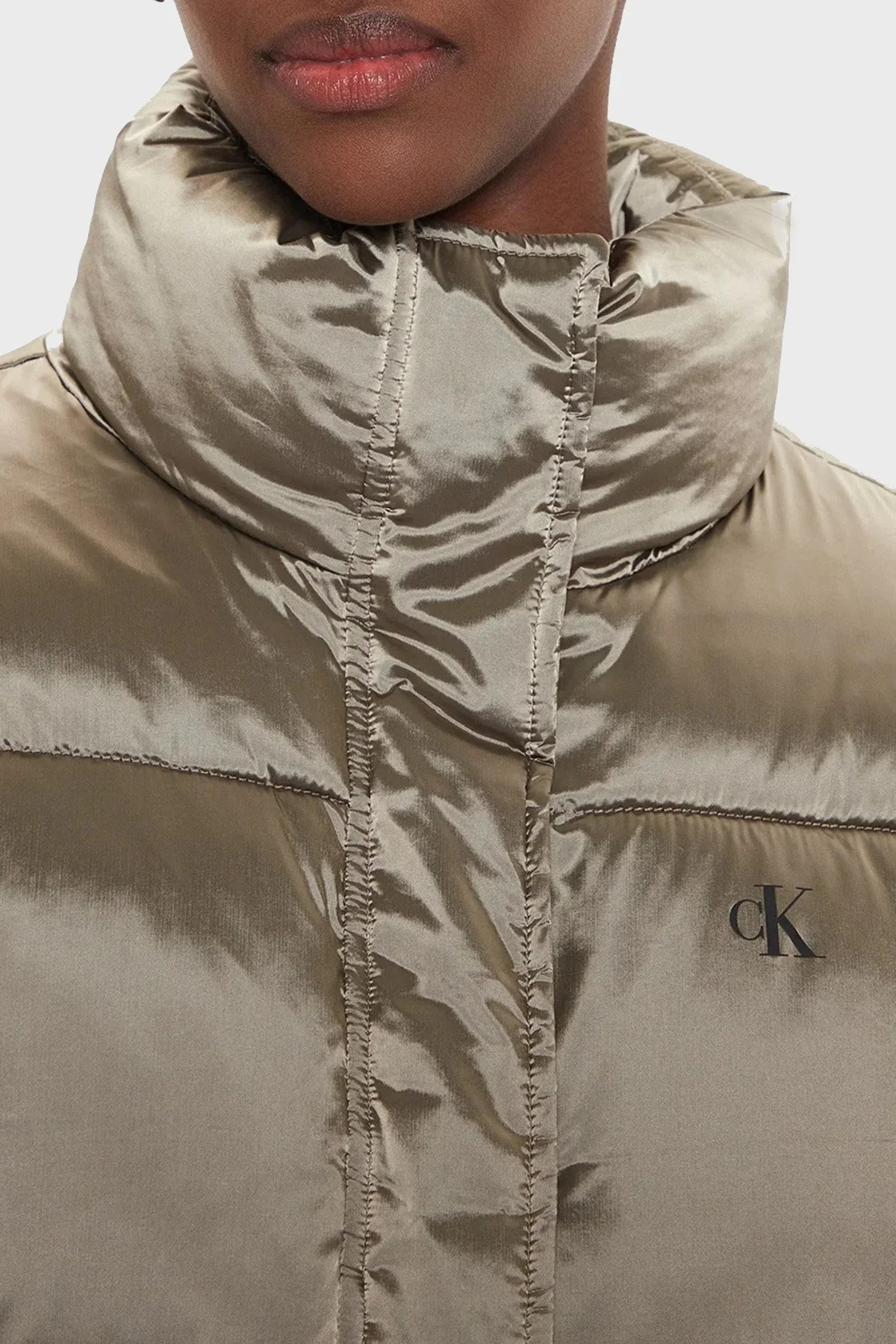 Calvin Klein Logolu Parlak Saten Crop Şişme J20J224124PAV Bayan Mont J20J224124 PAV BRONZ - 5