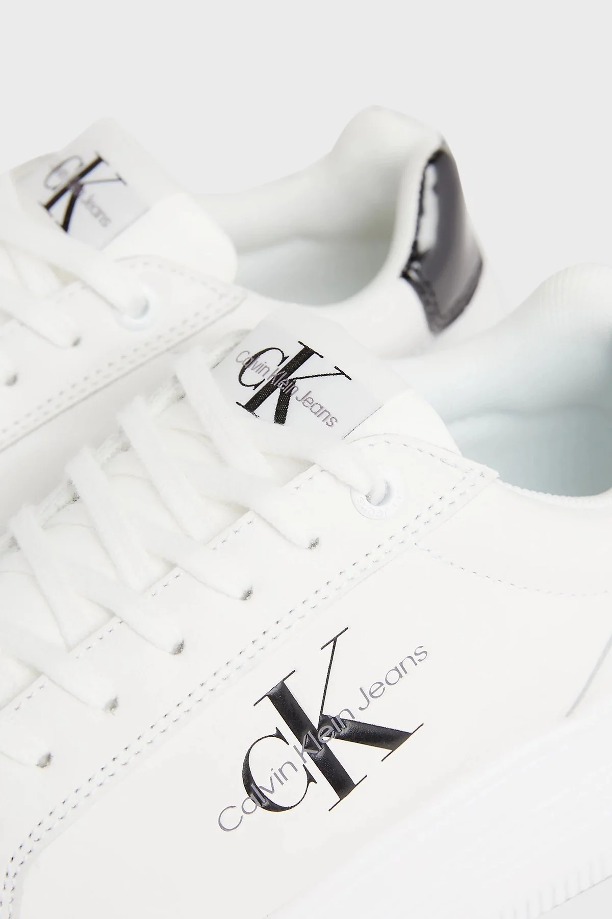 Calvin Klein Logolu Platform Topuk Deri Sneaker YW0YW0143101W Bayan Ayakkabı YW0YW01431 01W BEYAZ-SİYAH - 4
