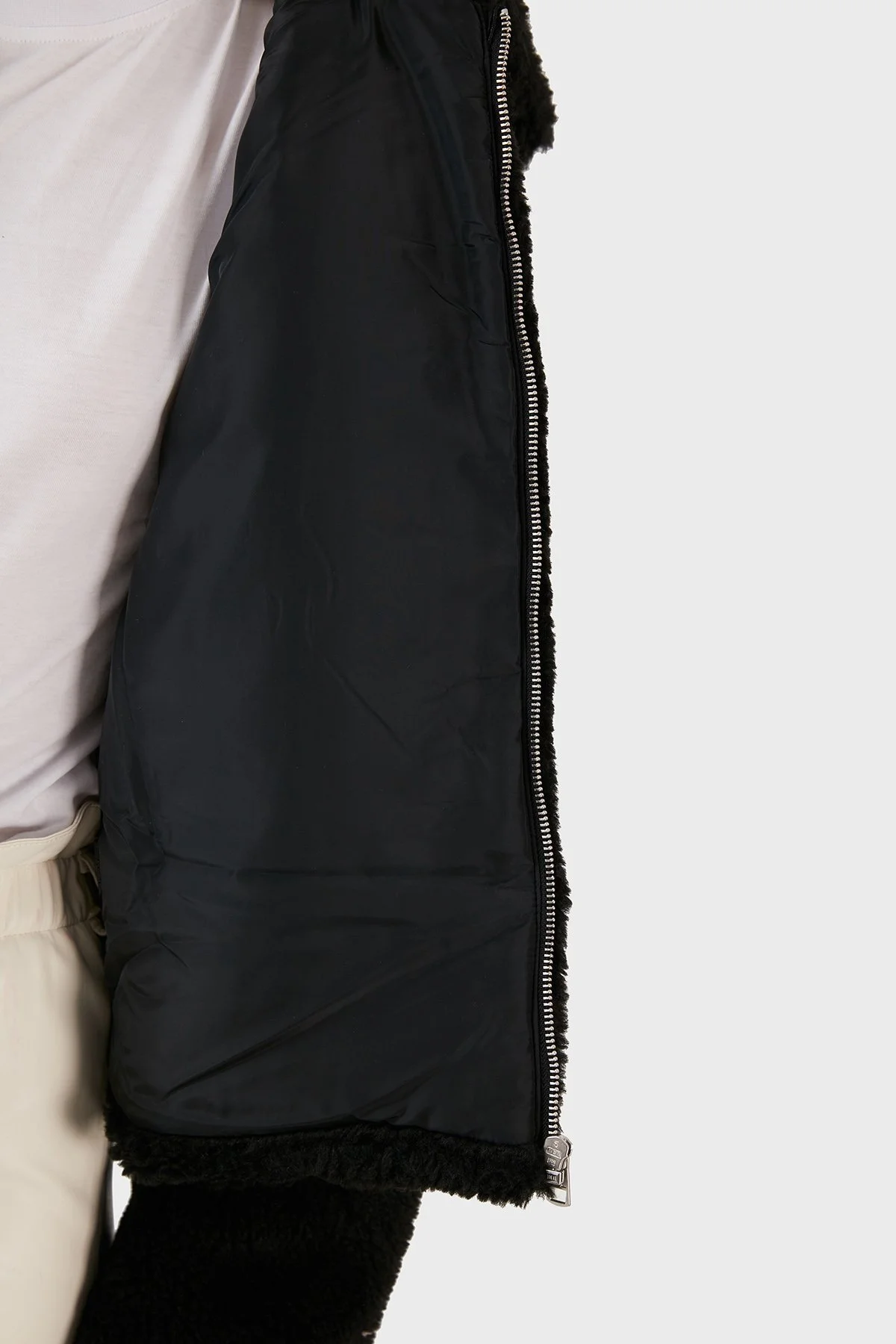 Calvin Klein Logolu Regular Fit Fermuarlı Suni Kürk Bayan Mont J20J219842 BEH SİYAH - 6