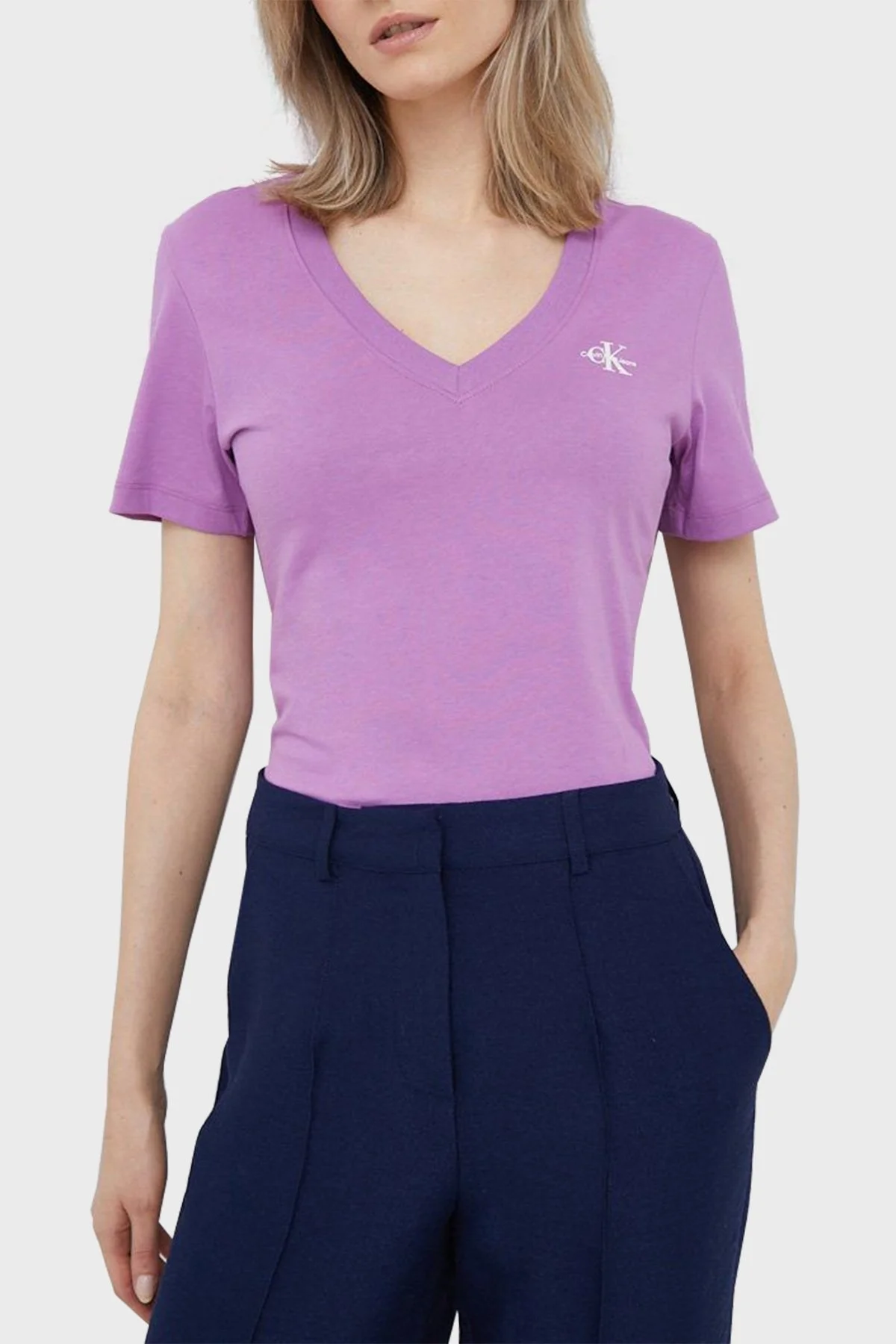 Calvin Klein Logolu Slim Fit V Yaka % 100 Pamuk Bayan T Shirt J20J220303 VDR FUŞYA - 1