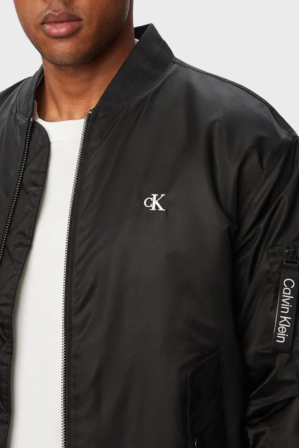 Calvin Klein Logolu Relaxed Fit Kolej Yaka Su İtici LV04RG505GUB1 Erkek Mont LV04RG505G UB1 SİYAH - 4