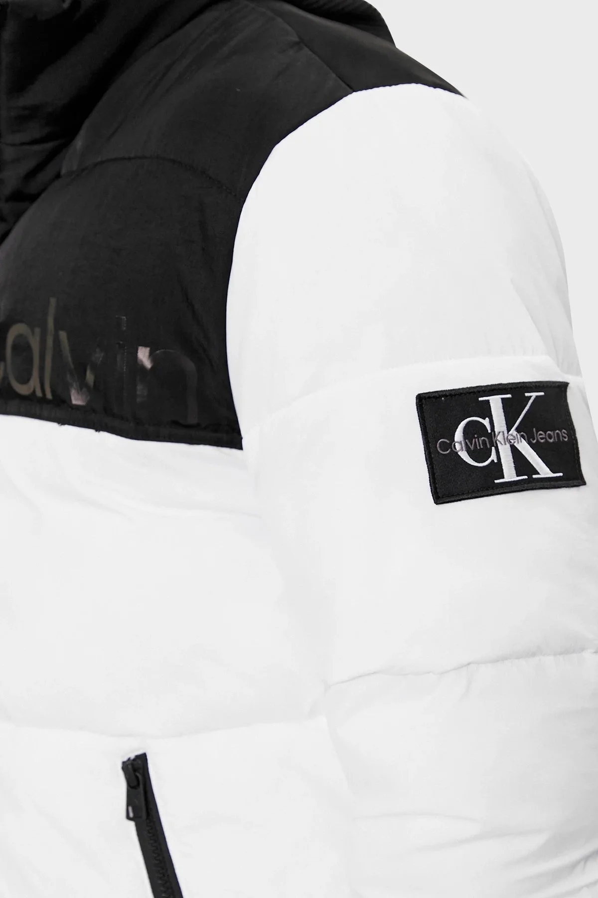 Calvin Klein Logolu Renk Bloklu Dik Yaka Su İtici J30J324667YAF Erkek Mont J30J324667 YAF BEYAZ - 5