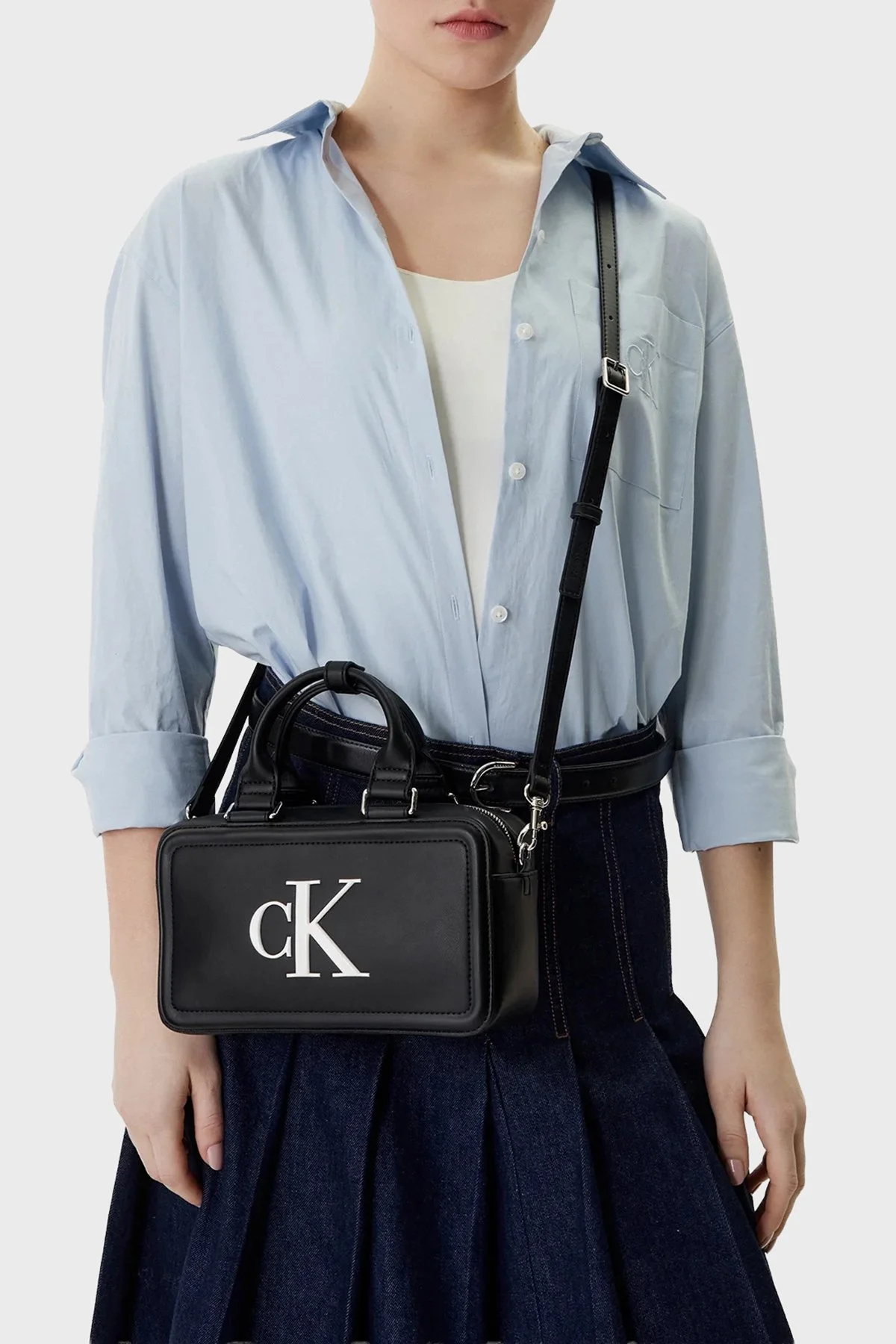 Calvin Klein Logolu Sabit Askılı LV04F3411G3L2 Bayan Çanta LV04F3411G 3L2 SİYAH - 2