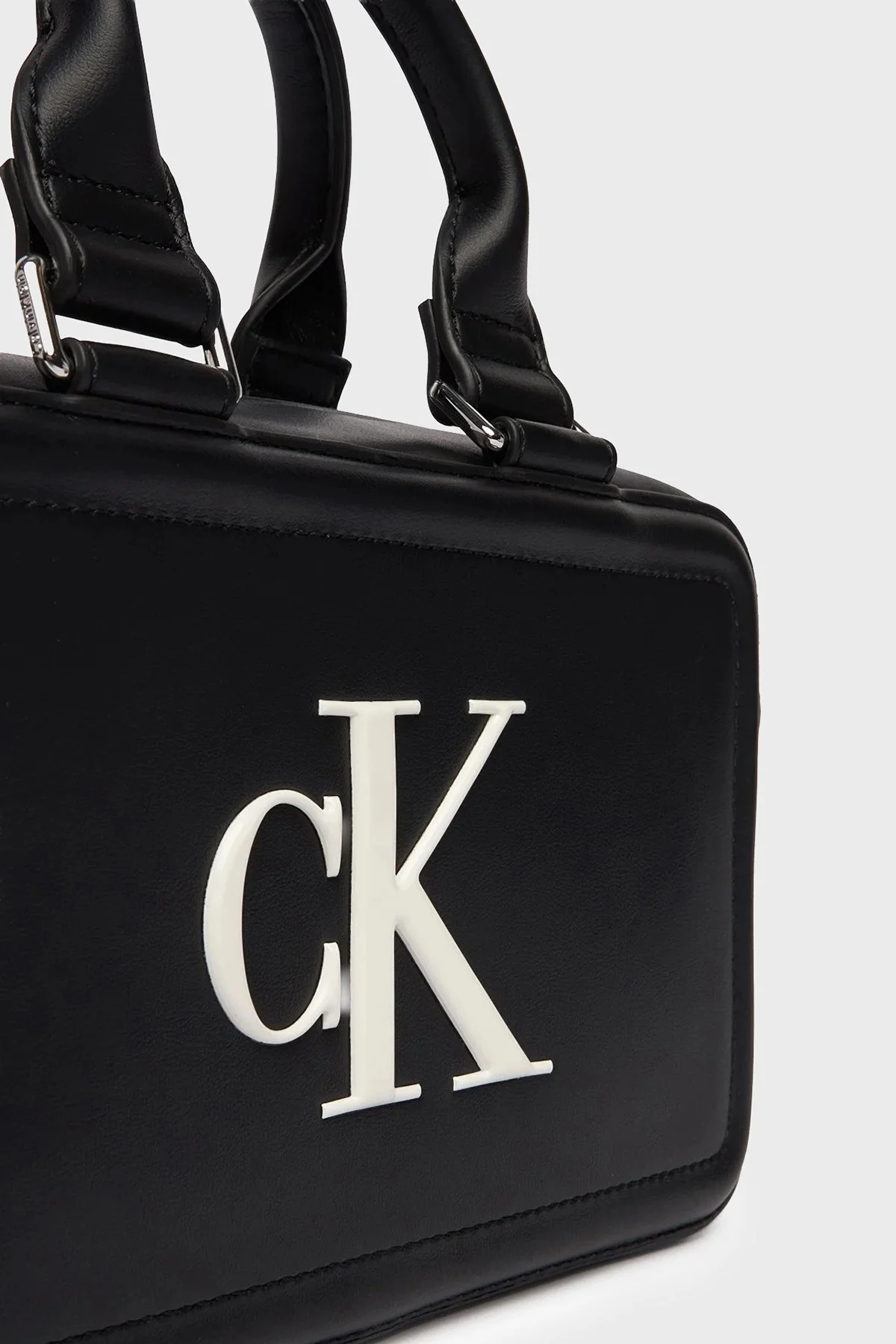 Calvin Klein Logolu Sabit Askılı LV04F3411G3L2 Bayan Çanta LV04F3411G 3L2 SİYAH - 5