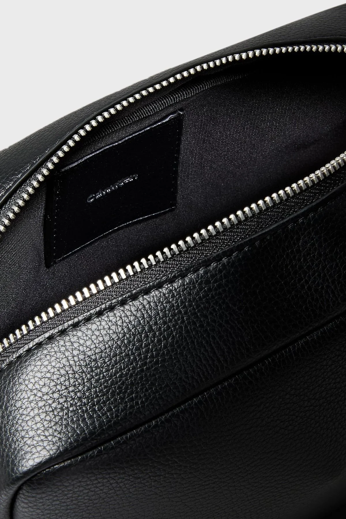 Calvin Klein Logolu Sabit Tutma Saplı LV04D1090GUB1 Erkek Çanta LV04D1090G UB1 SİYAH - 3