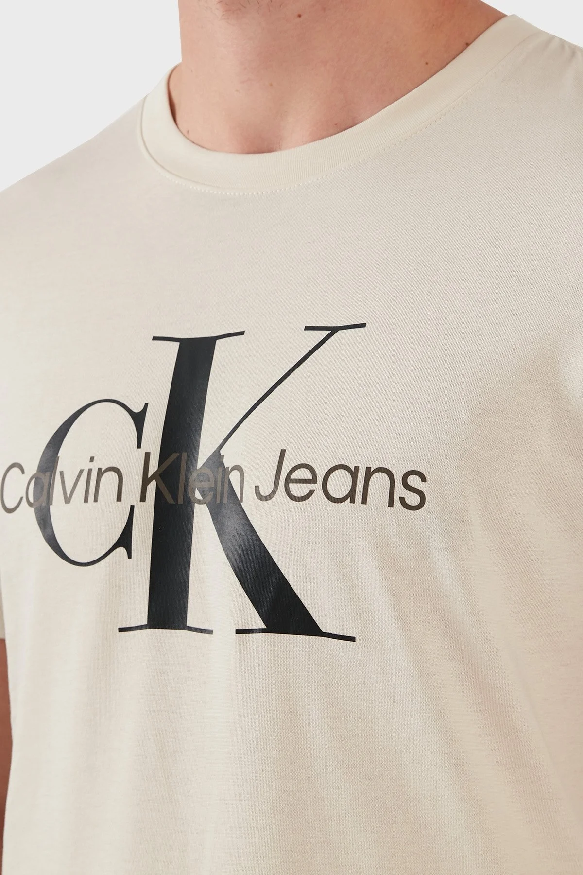 Calvin Klein Logolu Slim Fit Bisiklet Yaka % 100 Pamuk Erkek T Shirt J30J320806 ACF BEJ - 4