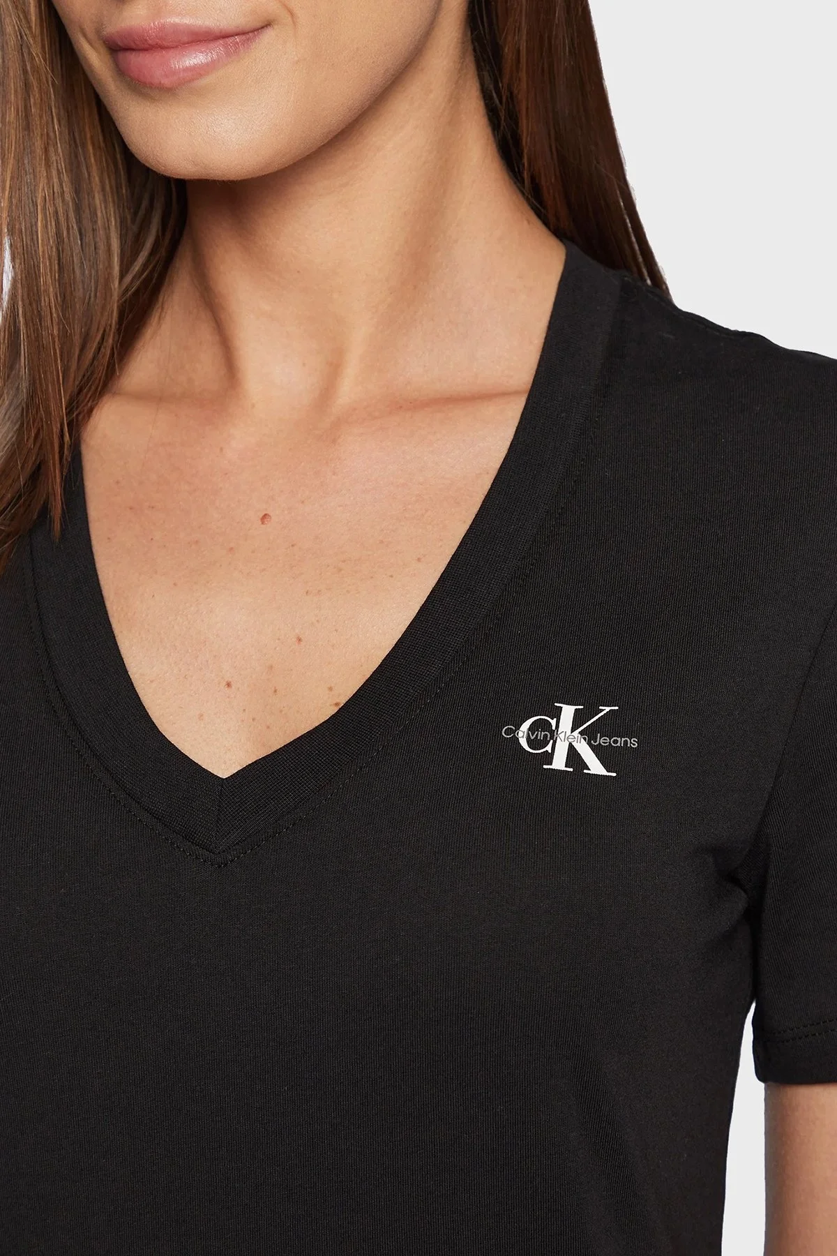 Calvin Klein Logolu Slim Fit V Yaka % 100 Pamuk Bayan T Shirt J20J220303 BEH SİYAH - 3