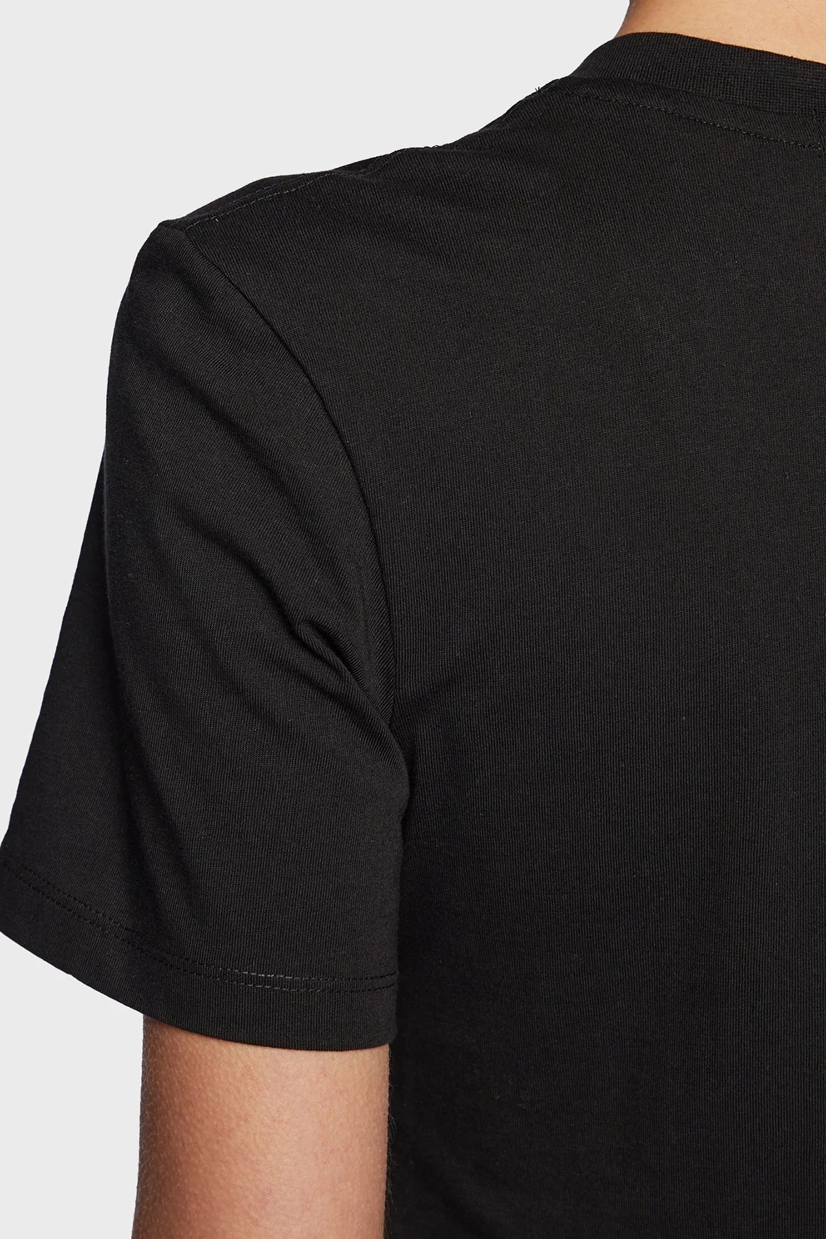 Calvin Klein Logolu Slim Fit V Yaka % 100 Pamuk Bayan T Shirt J20J220303 BEH SİYAH - 4