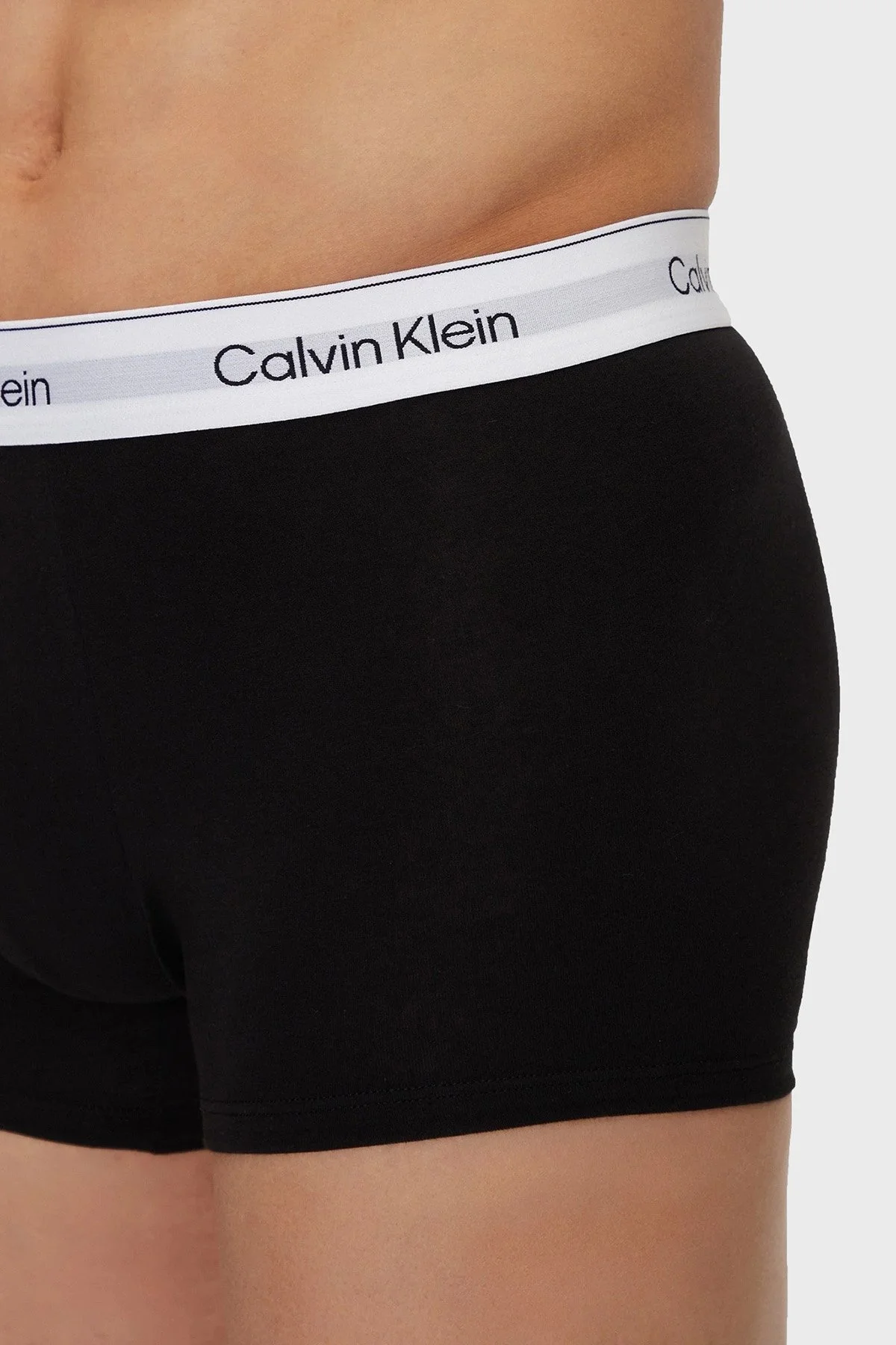 US Calvin Klein Logolu Streç Pamuklu 3 Pack LV00NB4392WCO Erkek Boxer LV00NB4392 WCO Siyah-Mavi-Siyah Beyaz - 14
