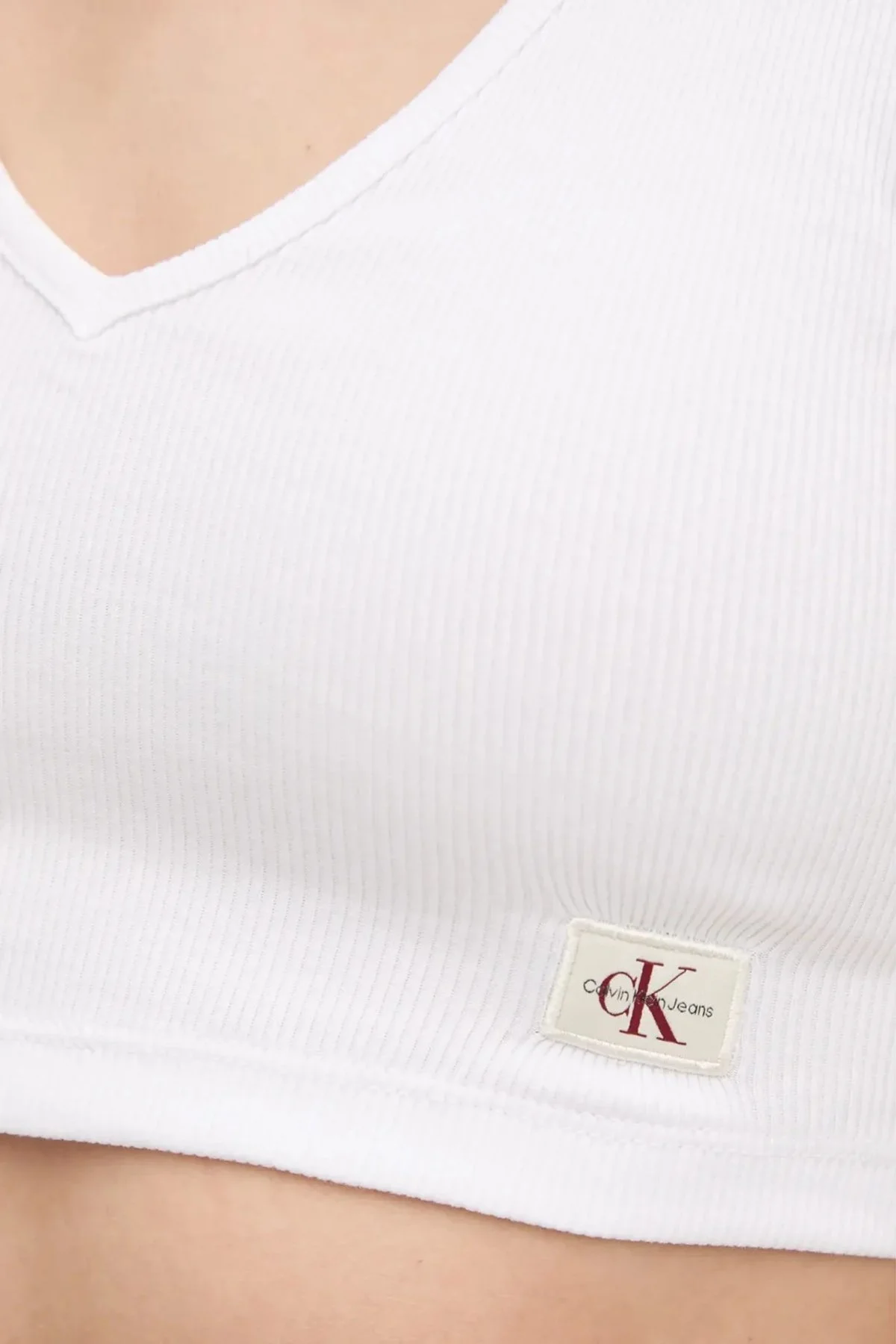 Calvin Klein Logolu Streç Pamuklu Slim Fit V Yaka J20J225308YAA Bayan Top J20J225308 YAA BEYAZ - 10