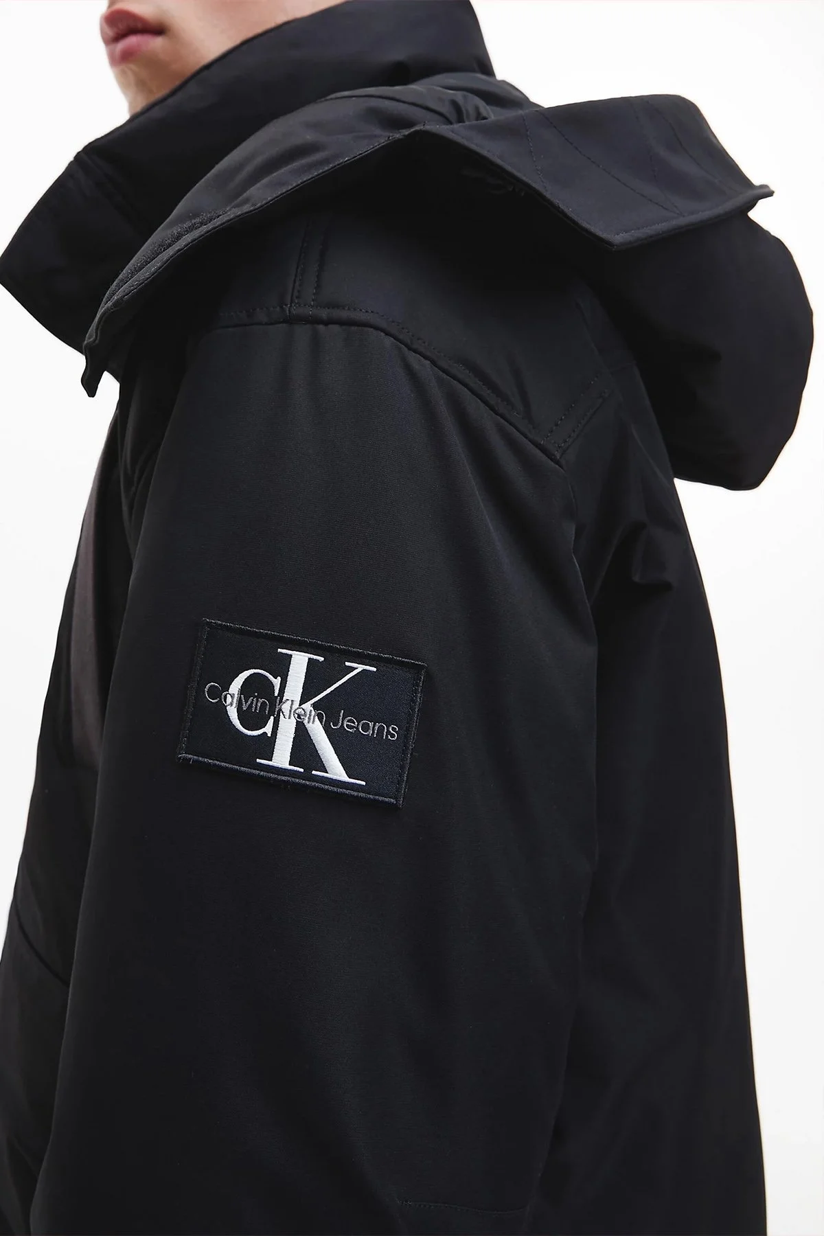 Calvin Klein Logolu Su Geçirmez Çıkarılabilir Kapüşonlu Regular Fit Erkek Mont J30J321969 BEH SİYAH - 5