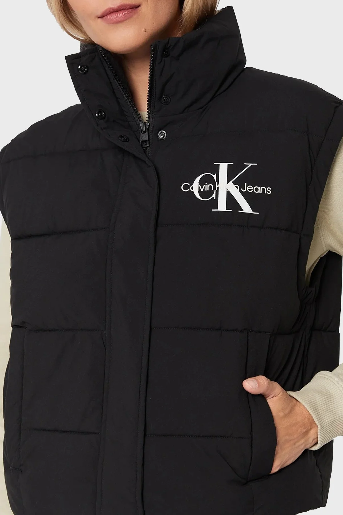 Calvin Klein Logolu Su Geçirmez Dik Yaka Cepli Bayan Yelek J20J219011 BEH SİYAH - 4