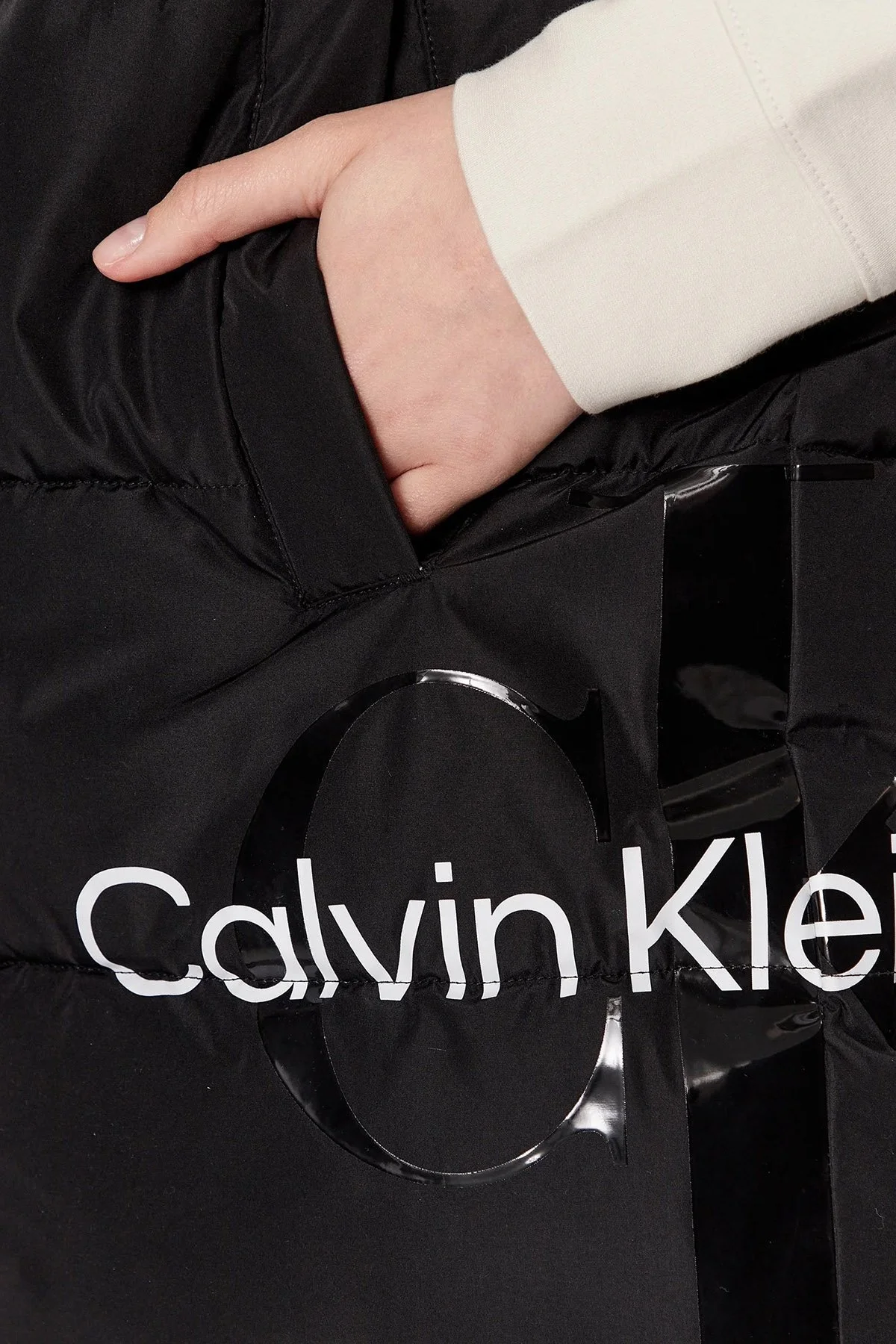 Calvin Klein Logolu Su Geçirmez Dik Yaka J20J221734BEH Bayan Yelek J20J221734 BEH SİYAH - 4