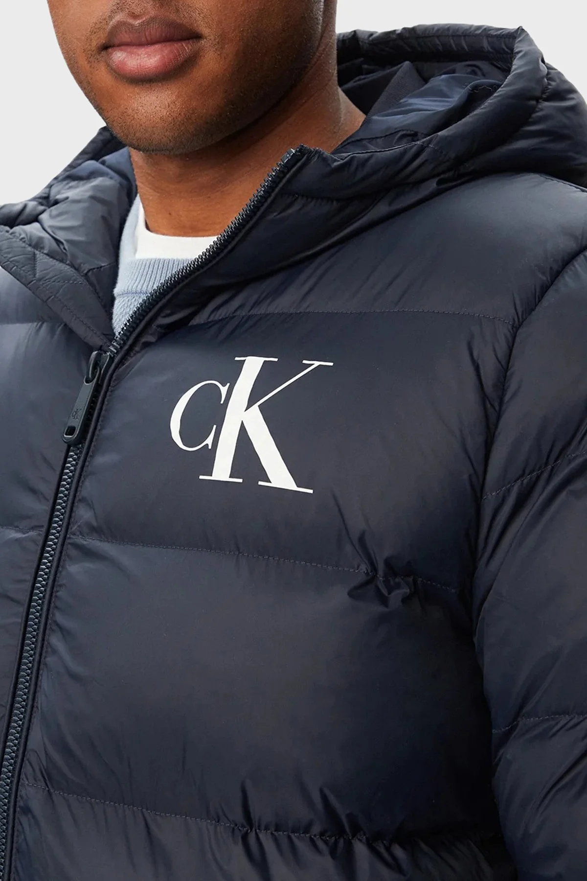 Calvin Klein Logolu Su İtici Kapüşonlu Şişme LV04RG513GCEF Erkek Mont LV04RG513G CEF Lacivert - 4