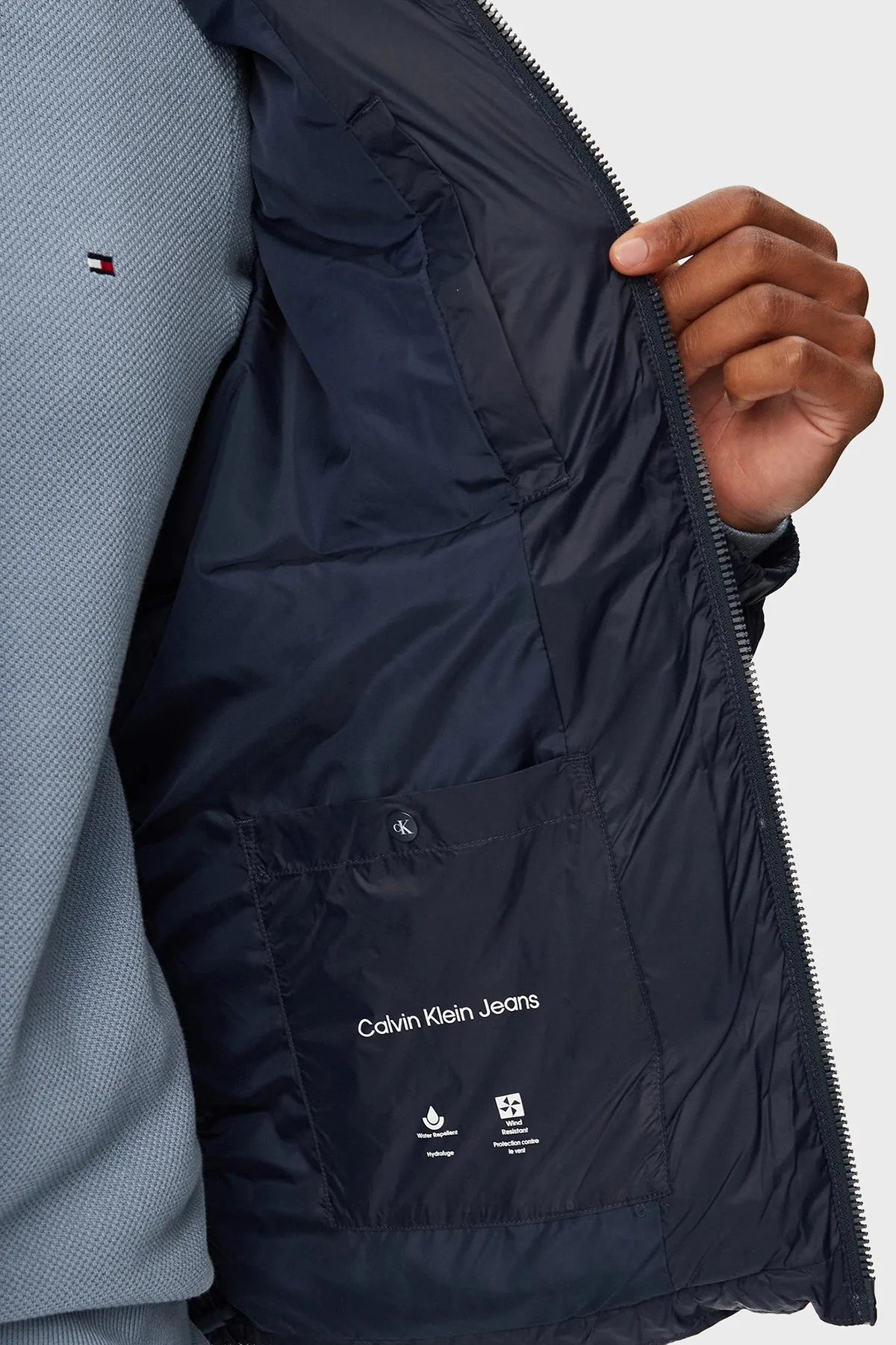 Calvin Klein Logolu Su İtici Kapüşonlu Şişme LV04RG513GCEF Erkek Mont LV04RG513G CEF Lacivert - 6