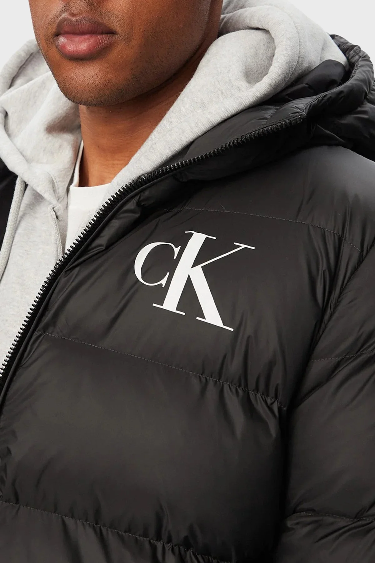 Calvin Klein Logolu Su İtici Kapüşonlu Şişme LV04RG513GUB1 Erkek Mont LV04RG513G UB1 Siyah - 3