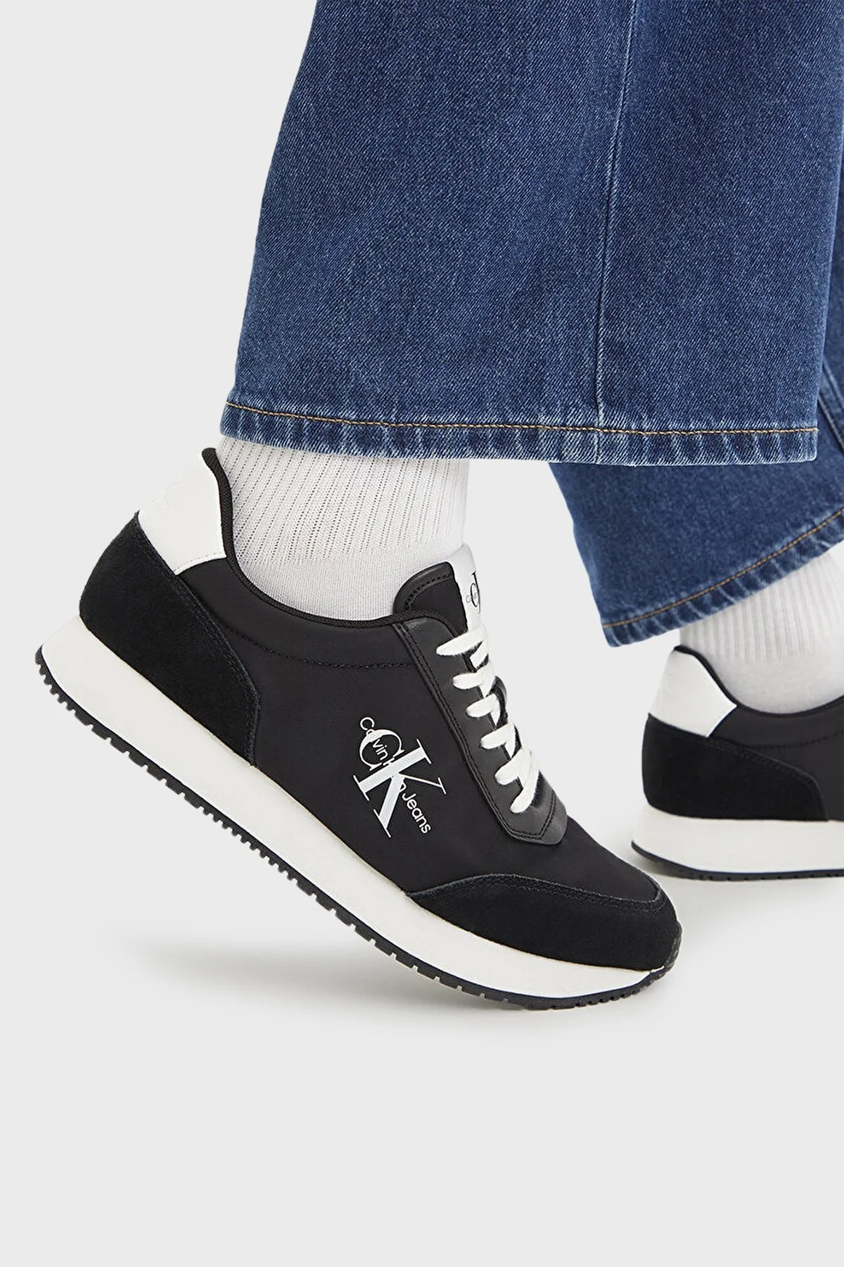 Calvin Klein Logolu Süet Sneaker Erkek Ayakkabı YM0YM00683 0GJ SİYAH-BEYAZ - 2