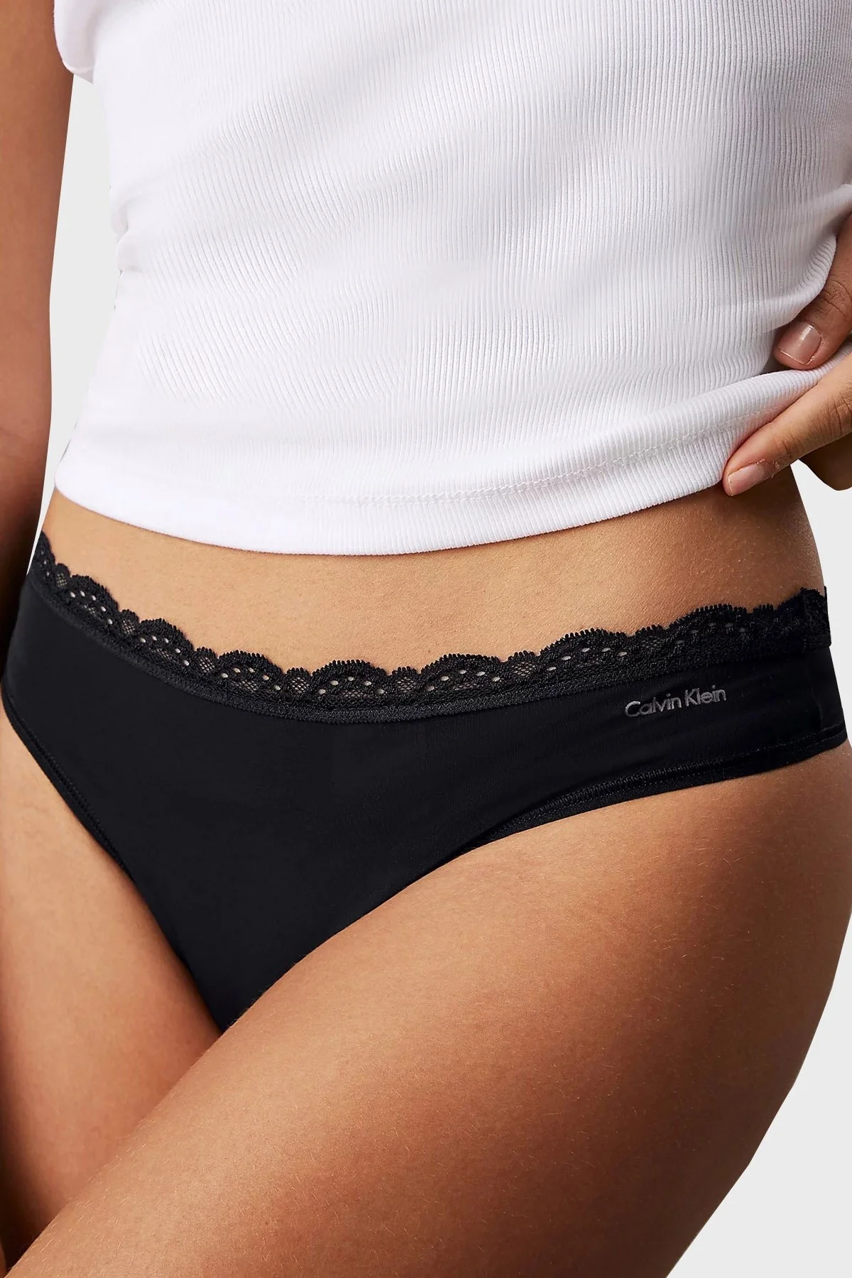 Calvin Klein Logolu Tanga 3 Pack LV00QD5300UB1 Bayan Külot LV00QD5300 UB1 SİYAH - 7