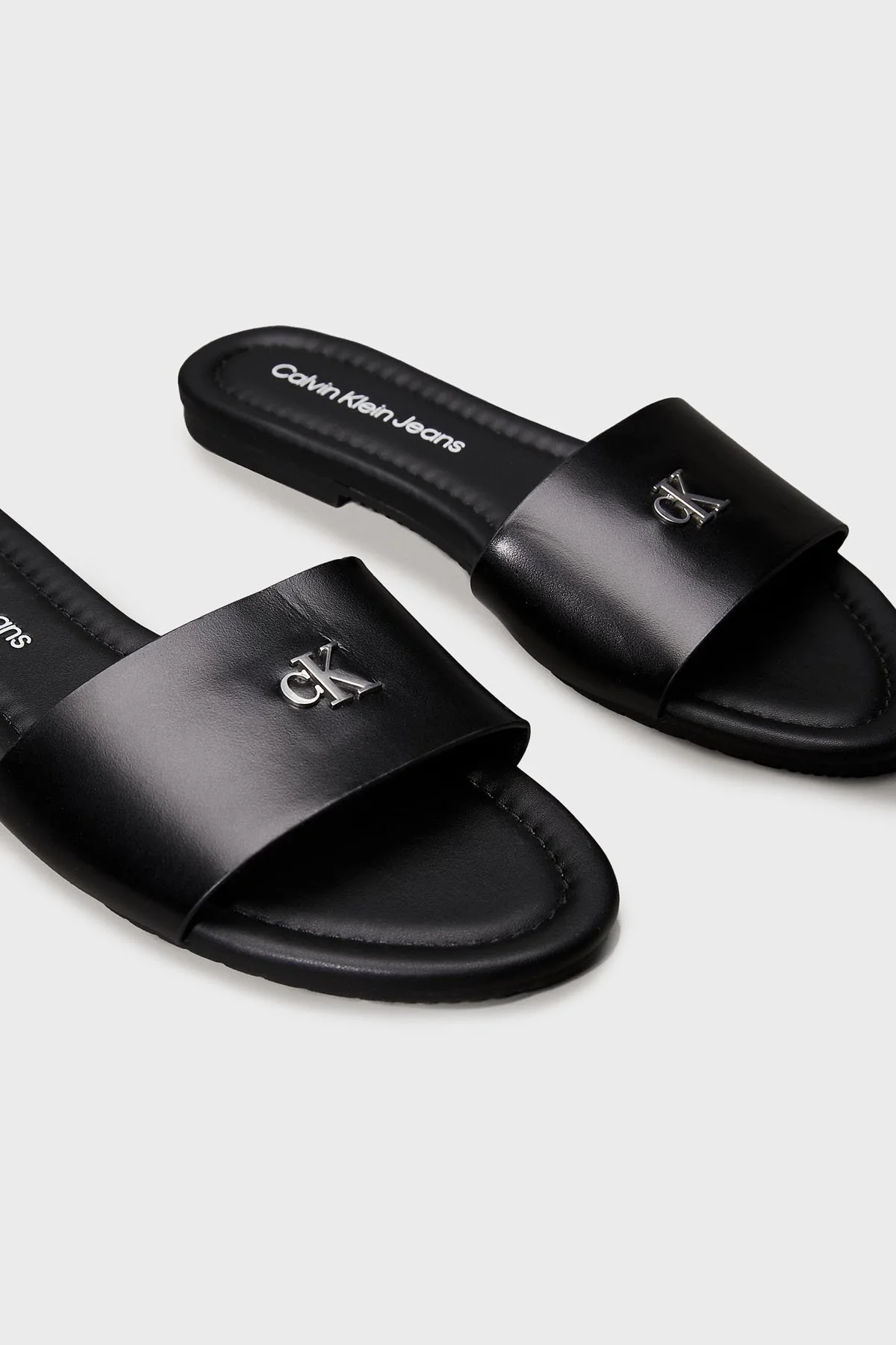 Calvin Klein Logolu Tek Bant YW0YW016970GJ Bayan Terlik YW0YW01697 0GJ SİYAH - 10